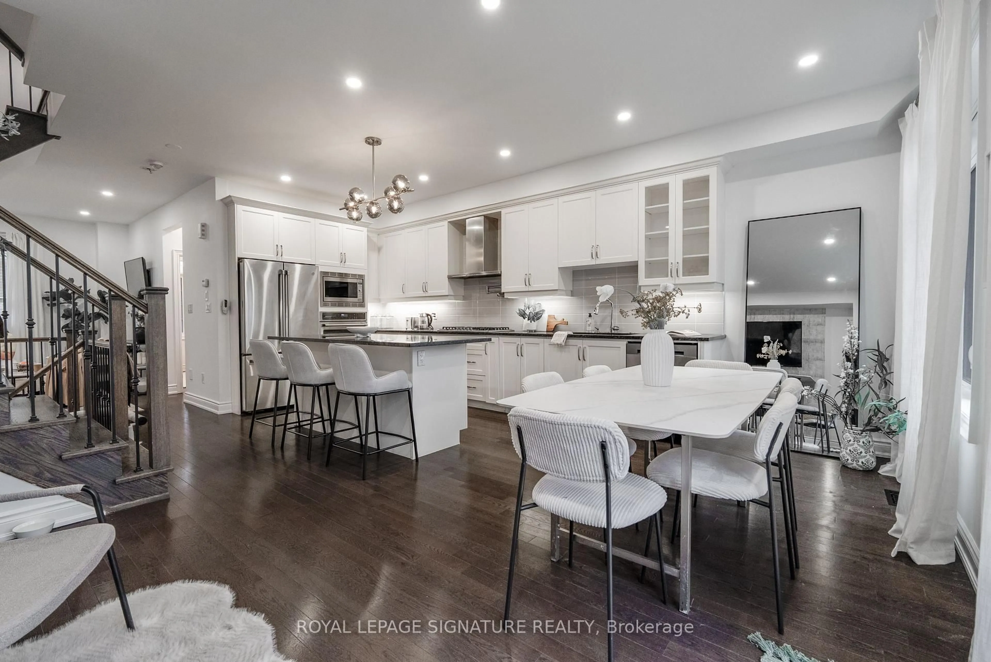 Open concept kitchen, ceramic/tile floor for 14 Queen Mary Crt, Vaughan Ontario L4L 0H9