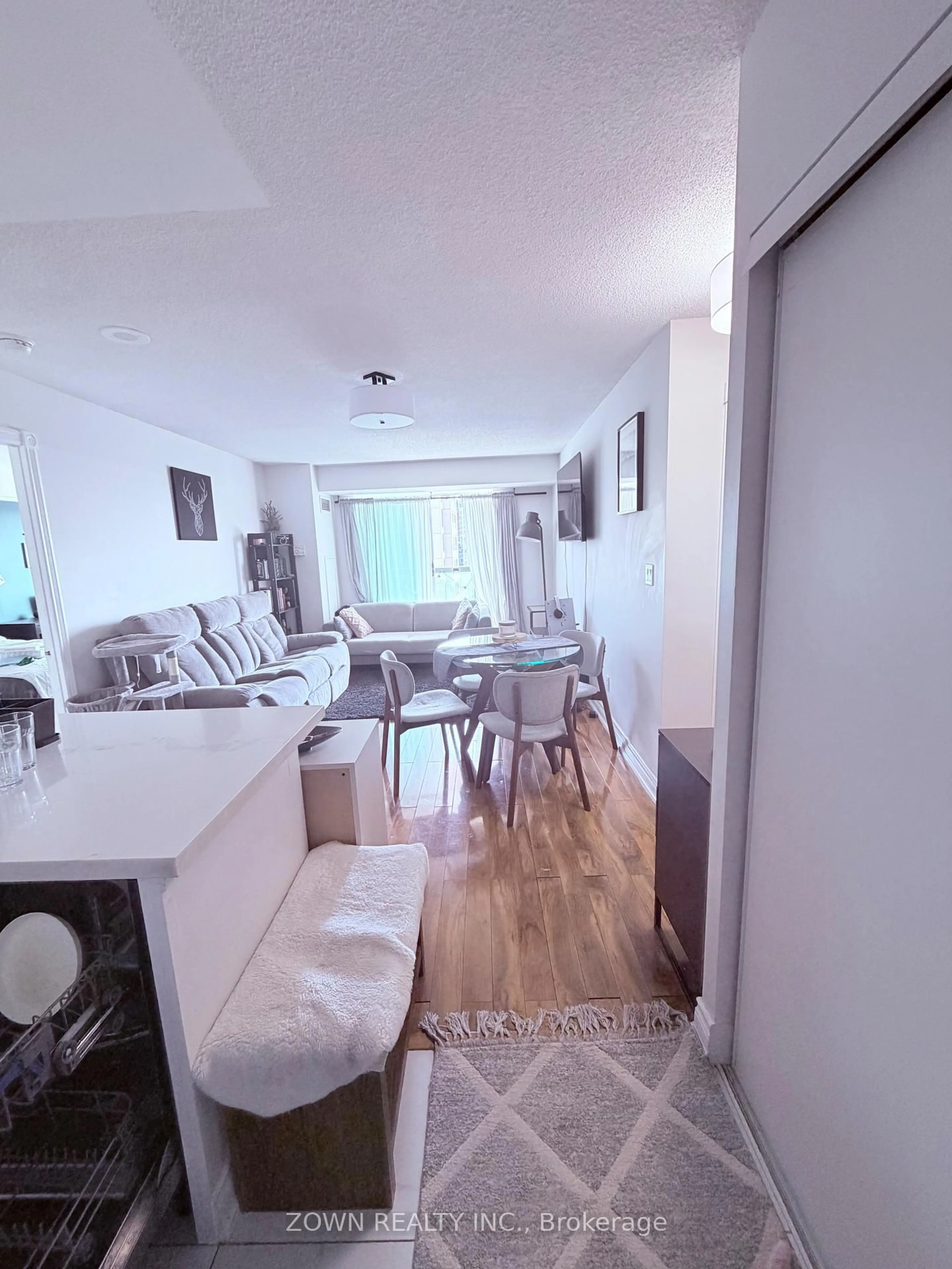 A pic of a room for 3 Ellesmere St #611, Richmond Hill Ontario L4B 4N2