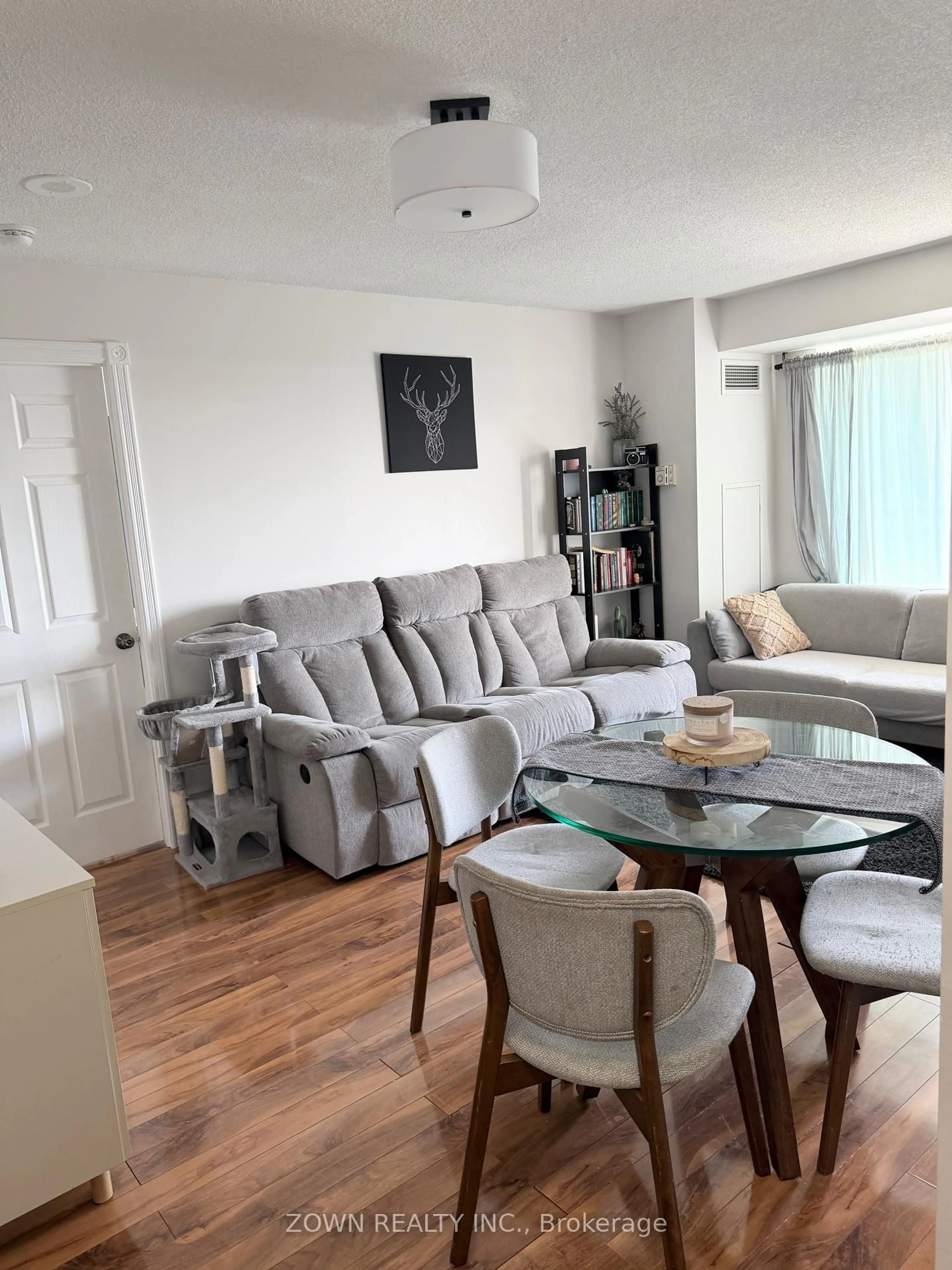 Living room with furniture, unknown for 3 Ellesmere St #611, Richmond Hill Ontario L4B 4N2