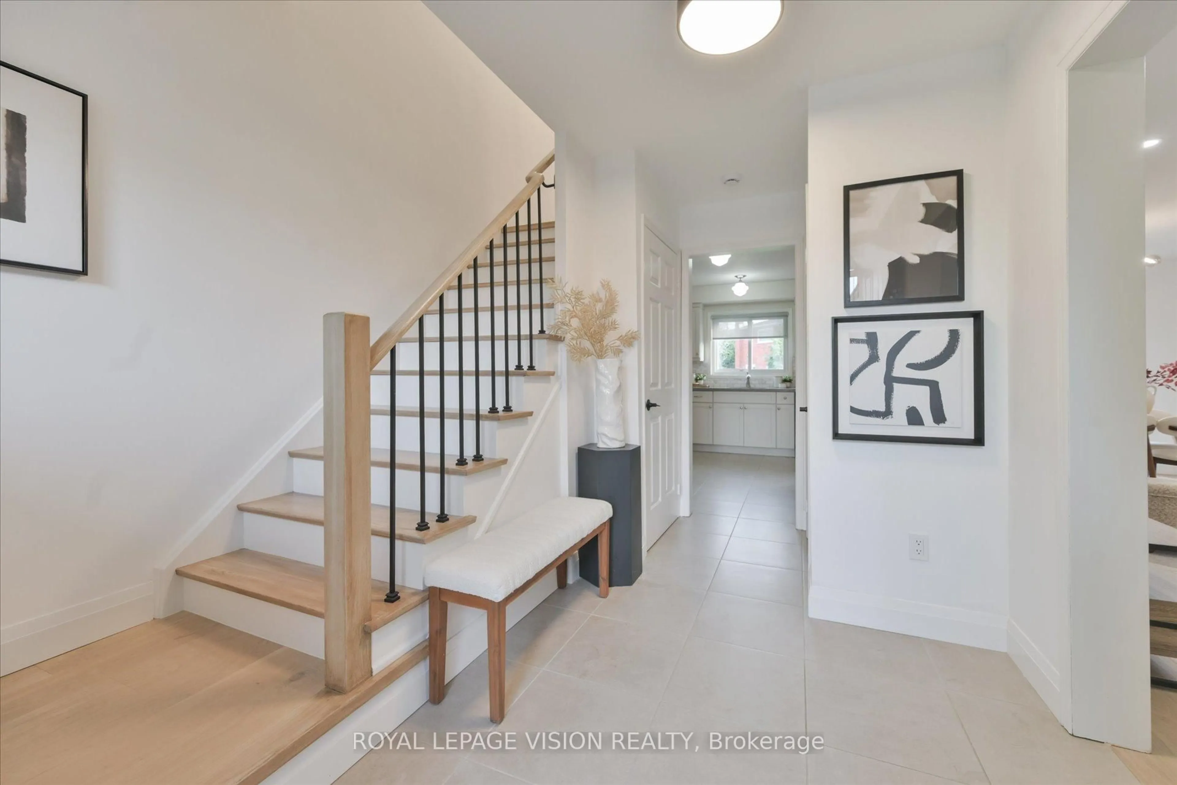 Indoor entryway for 126 Richbell St, Vaughan Ontario L4J 5X2