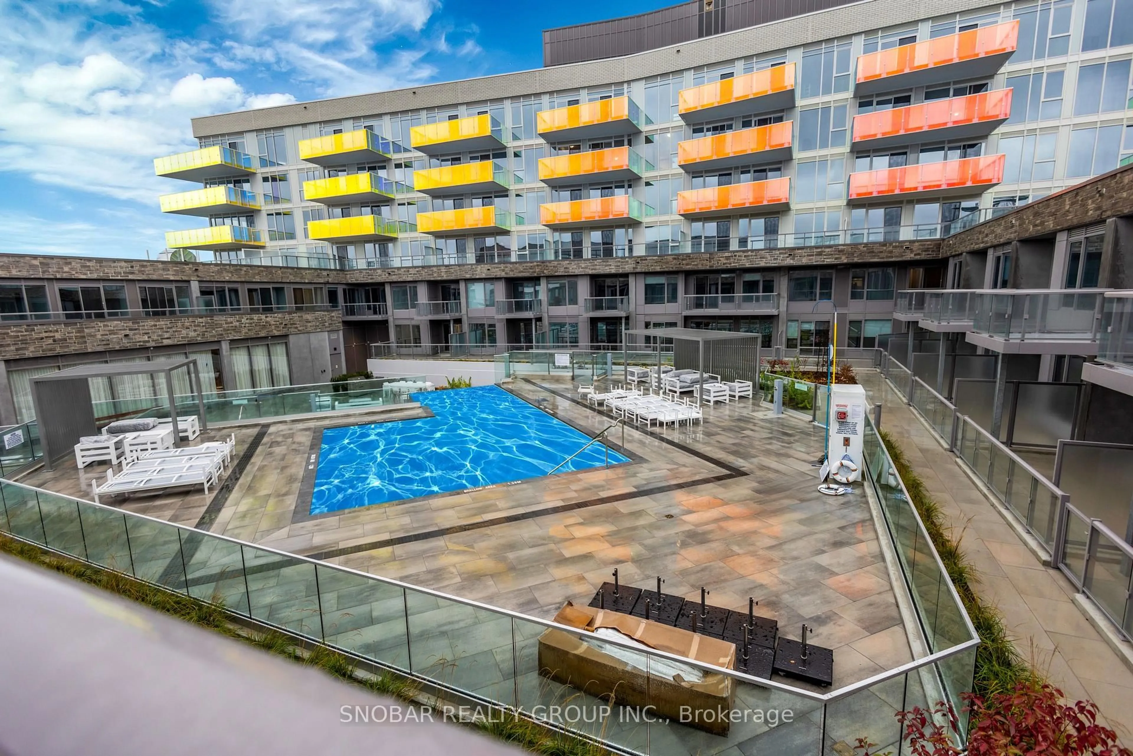 Pool for 333 Sunseeker Ave #219, Innisfil Ontario L9R 0R6