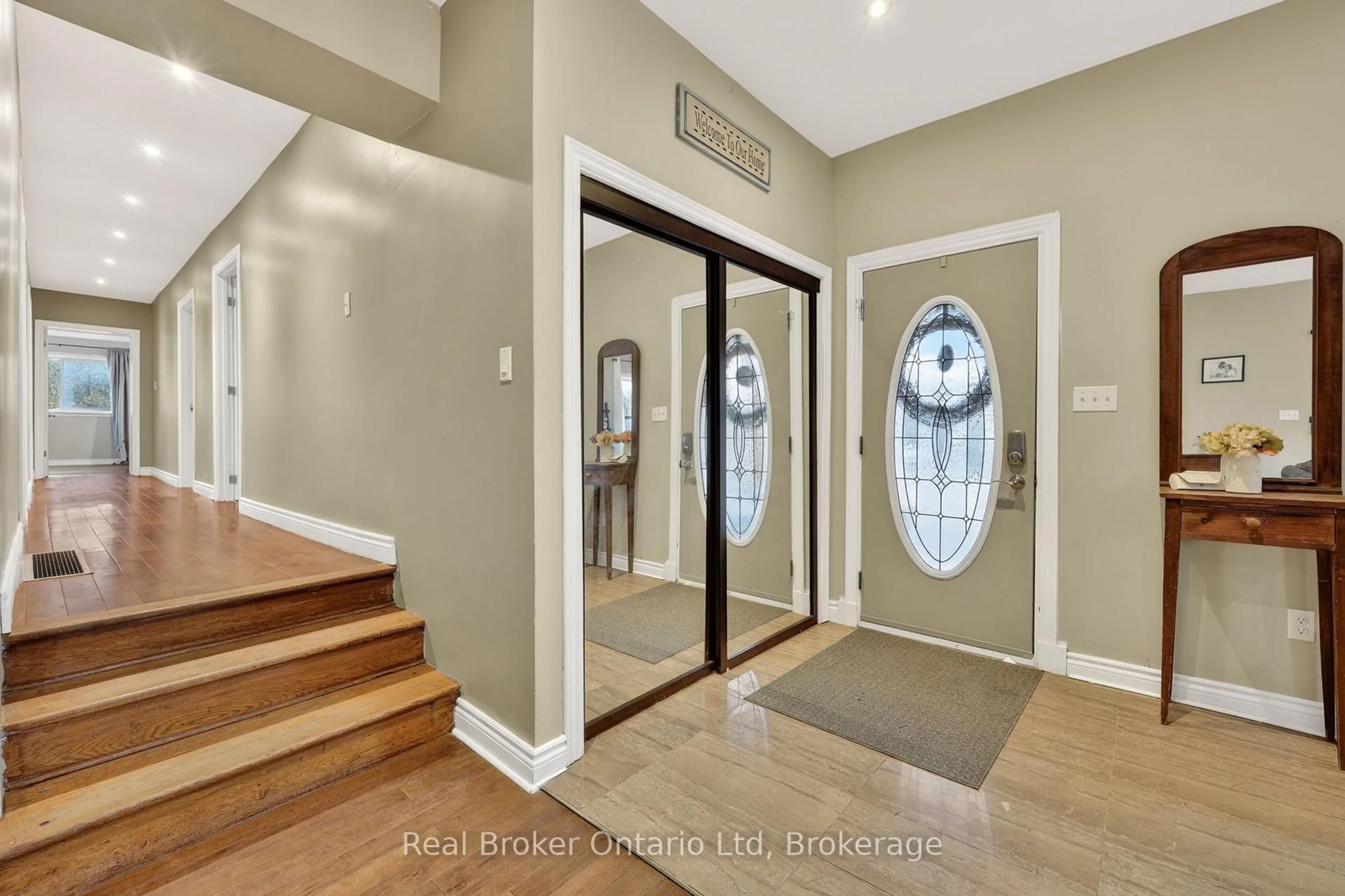 Indoor entryway for 1720 Cameron St, Brock Ontario L0E 1E0