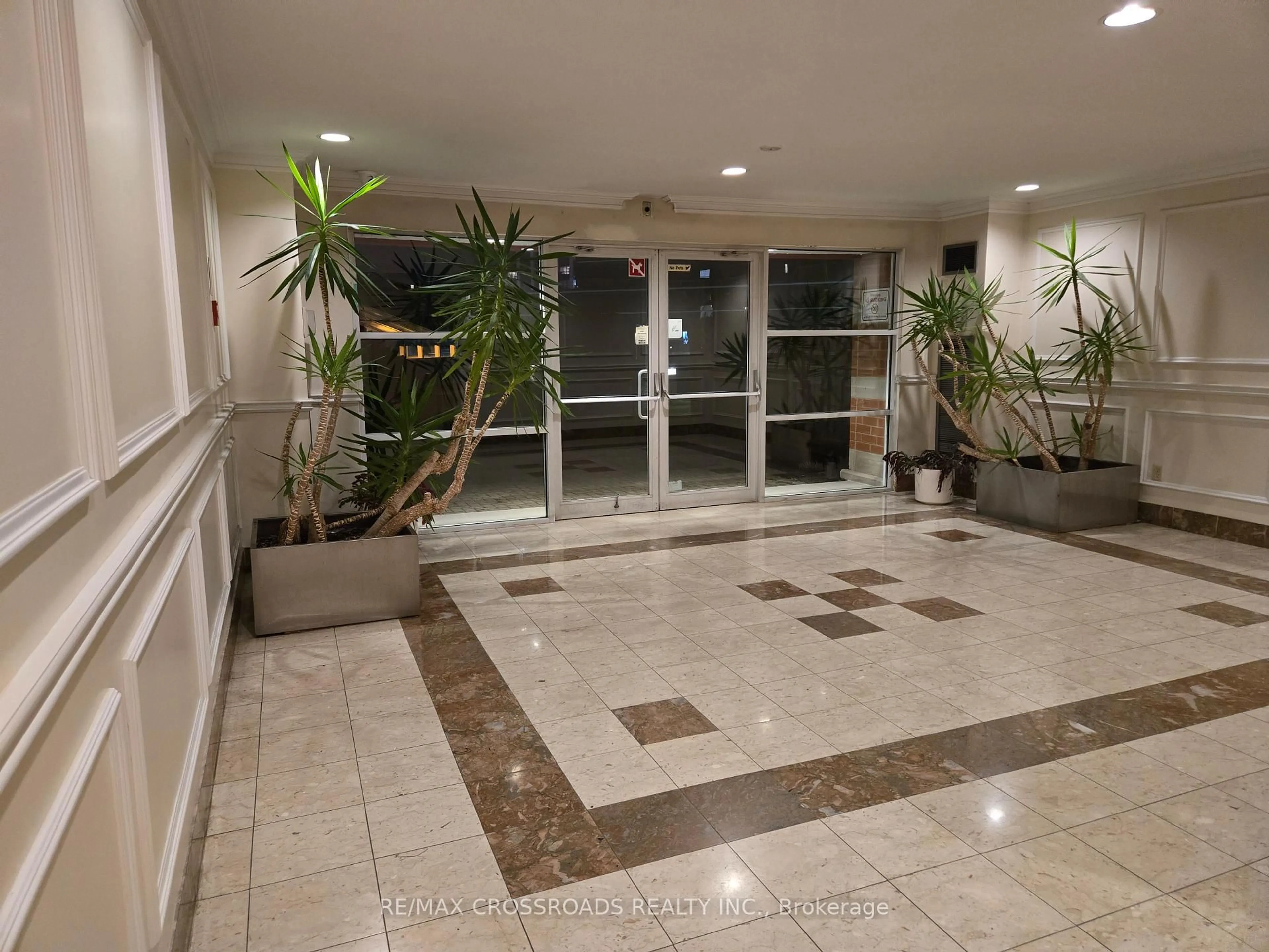 Unknown for 9 Chalmers Rd #PH2, Richmond Hill Ontario L4B 3N3