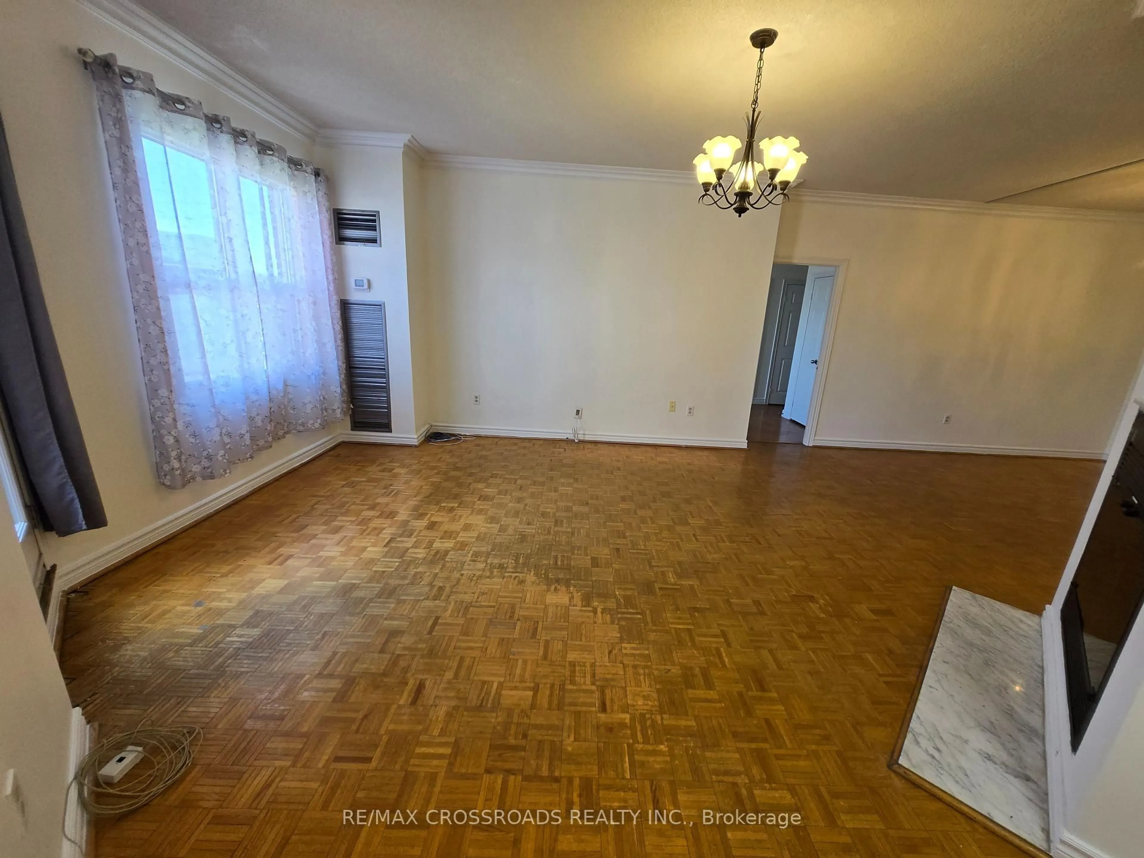 Unknown for 9 Chalmers Rd #PH2, Richmond Hill Ontario L4B 3N3