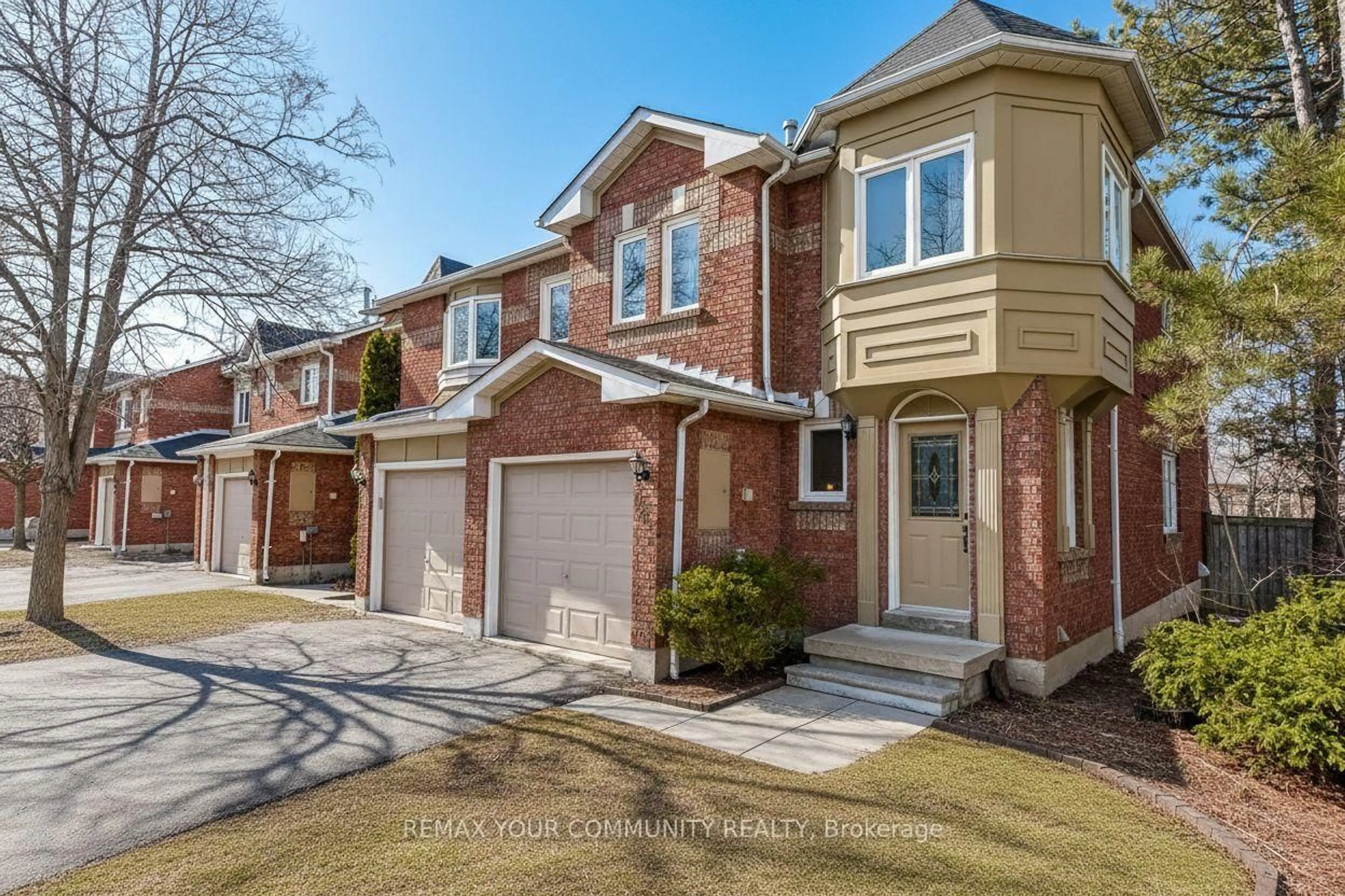 Unknown for 923 Caribou Valley Circ, Newmarket Ontario L3X 1W9