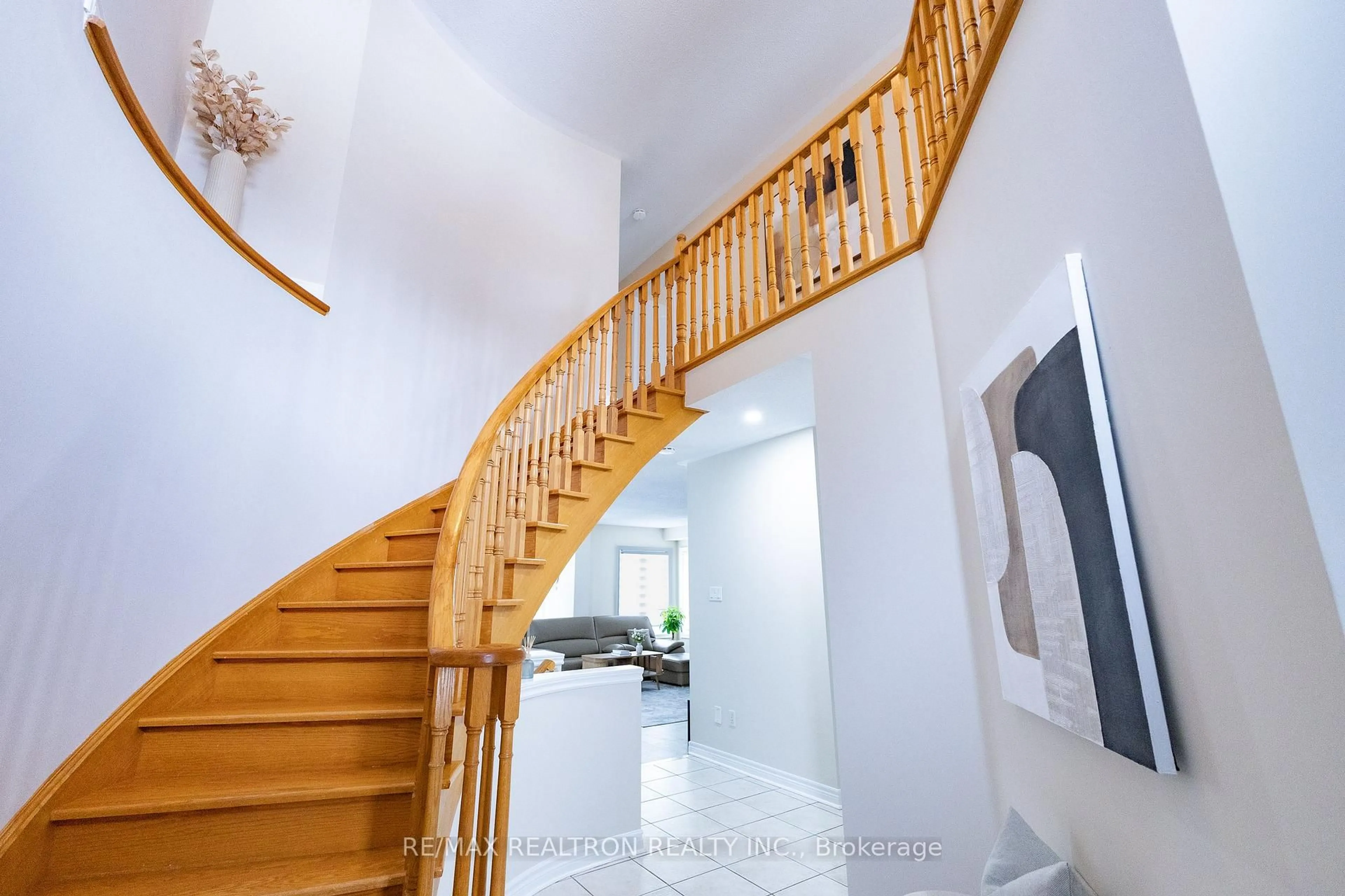 Stairs for 42 Linda Margaret Cres, Richmond Hill Ontario L4S 2B6