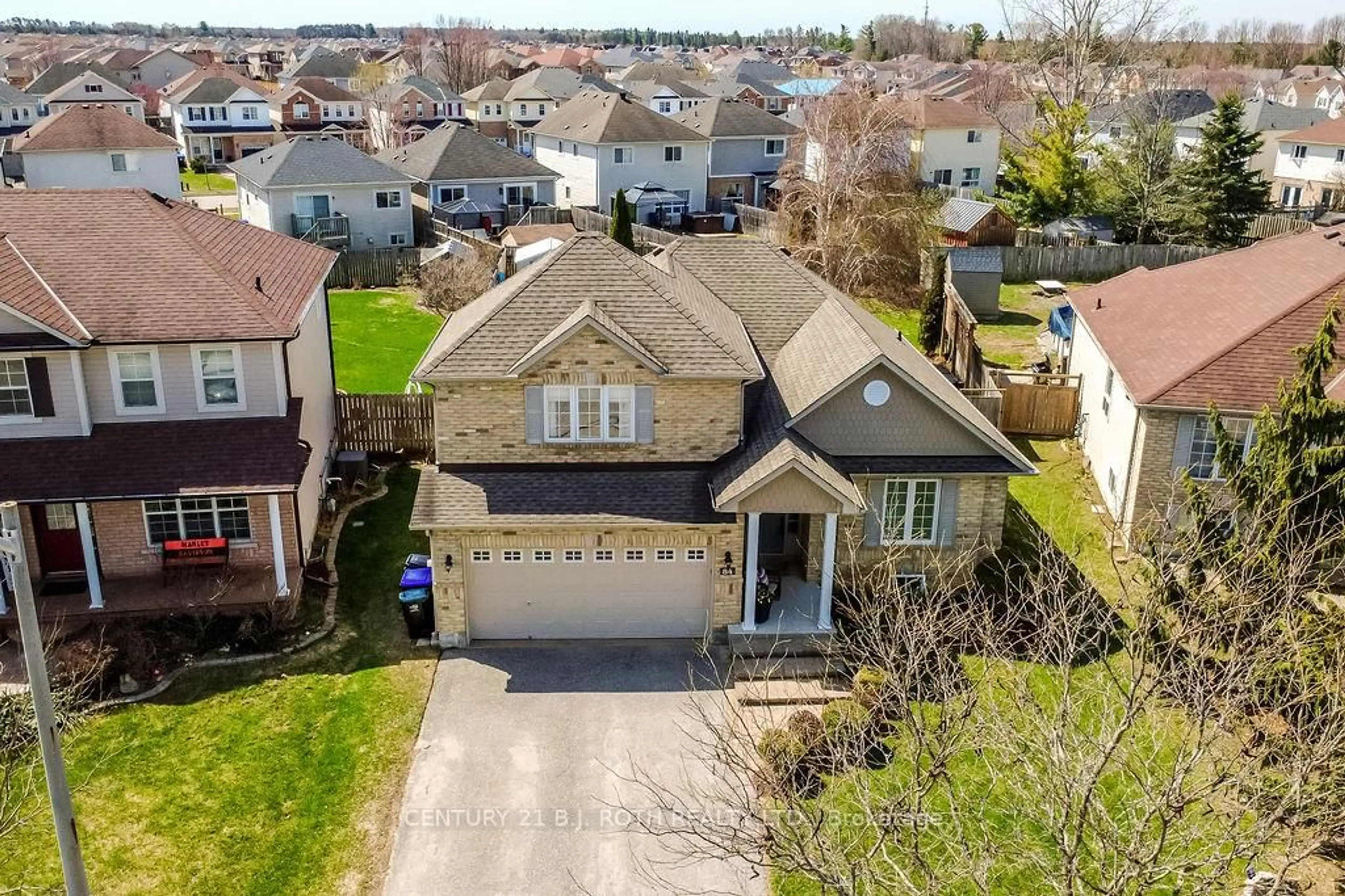 A pic from outside/outdoor area/front of a property/back of a property/a pic from drone, street for 84 Truax Cres, Essa Ontario L3W 0C1
