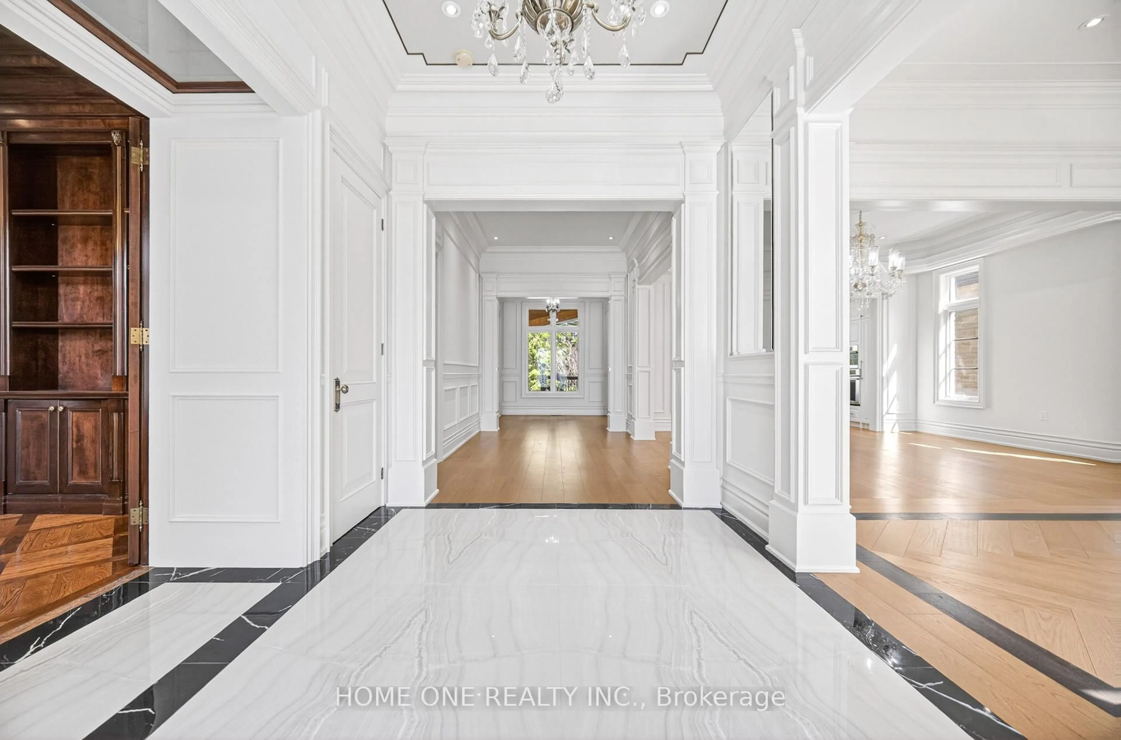 Indoor foyer for 198 May Ave, Richmond Hill Ontario L4C 3S6