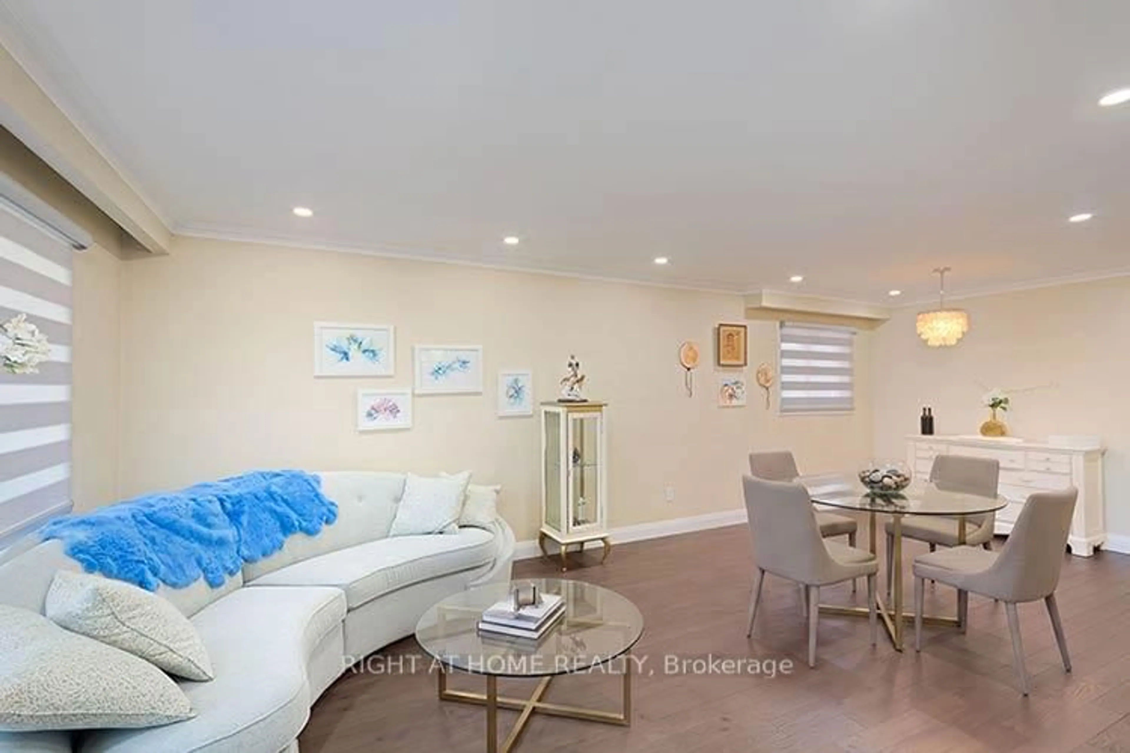 Living room with furniture, unknown for 304 Roywood Cres, Newmarket Ontario L4Y 1A5