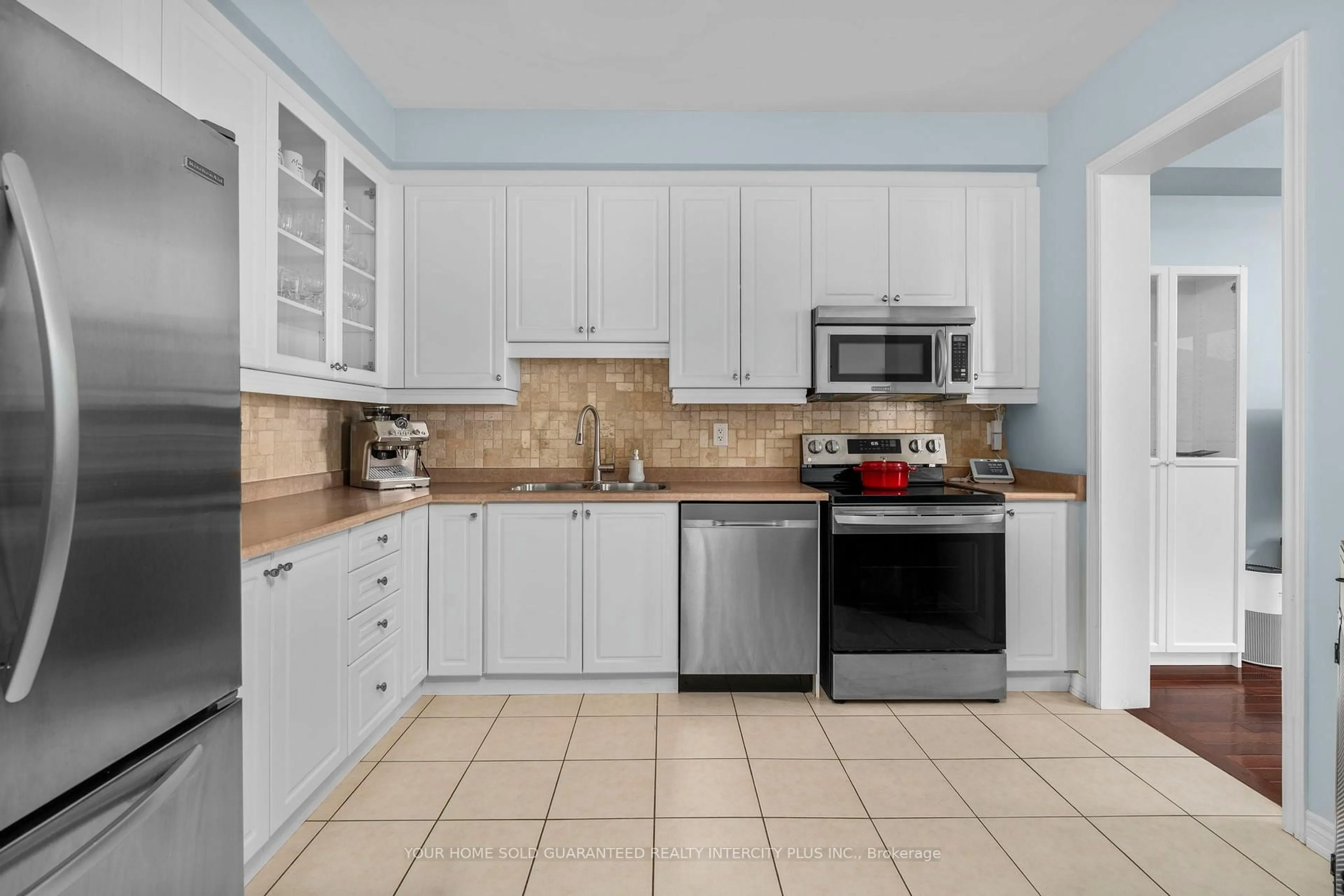 Standard kitchen, ceramic/tile floor for 1 Thatcher Cres, East Gwillimbury Ontario L9N 0B9