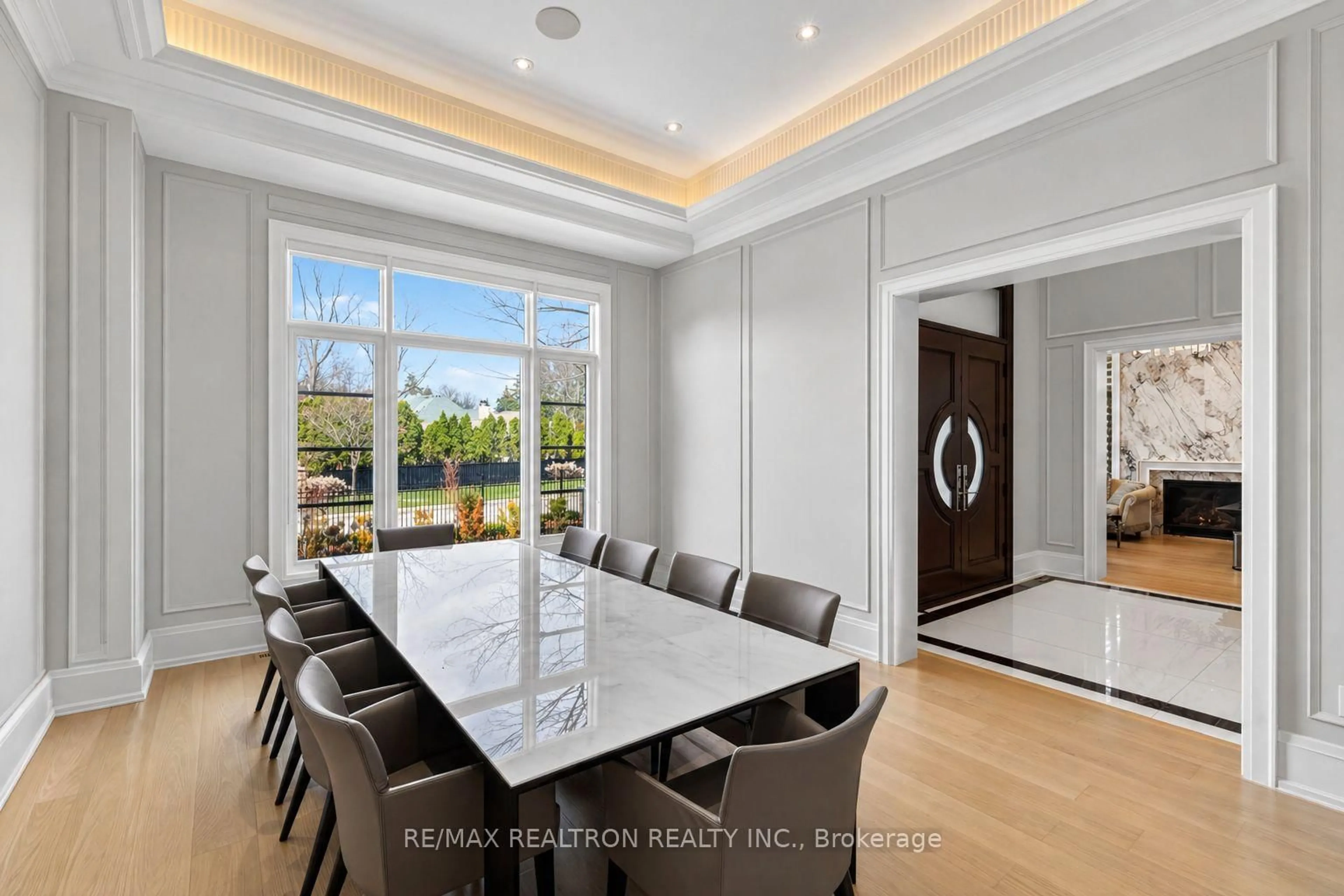Dining room, ceramic/tile floor for 17 Pebblelane Crt, Richmond Hill Ontario L4C 6X2
