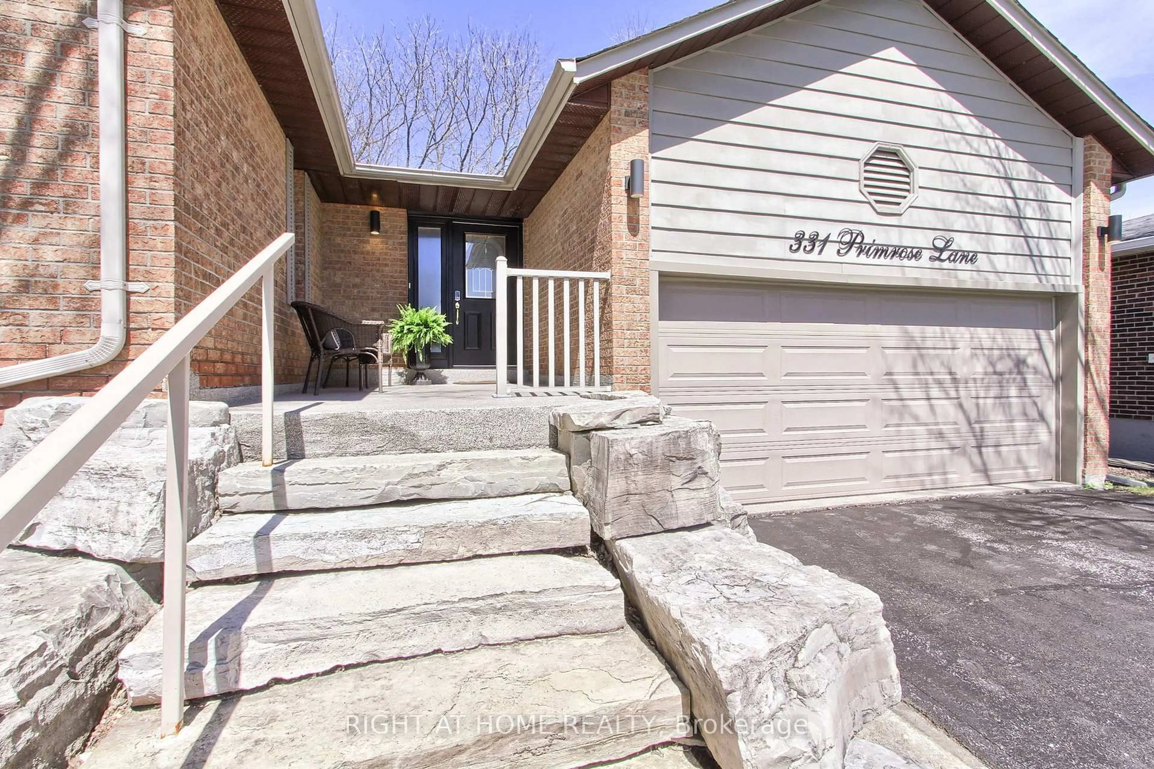 Home with brick exterior material, street for 331 Primrose Lane, Newmarket Ontario L3Y 5Z3
