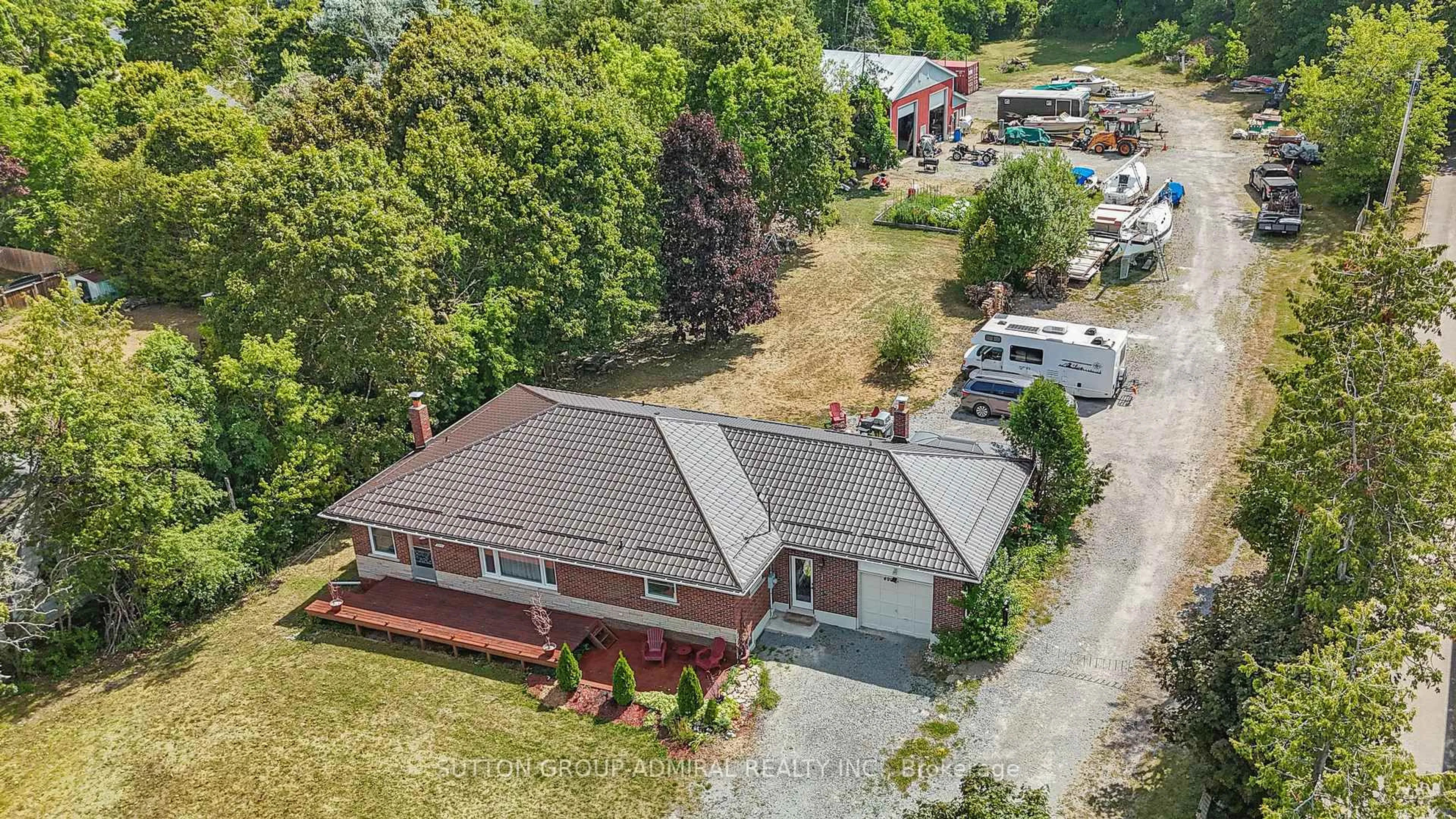 A pic from outside/outdoor area/front of a property/back of a property/a pic from drone, building for 499 York St, Brock Ontario L0K 1A0