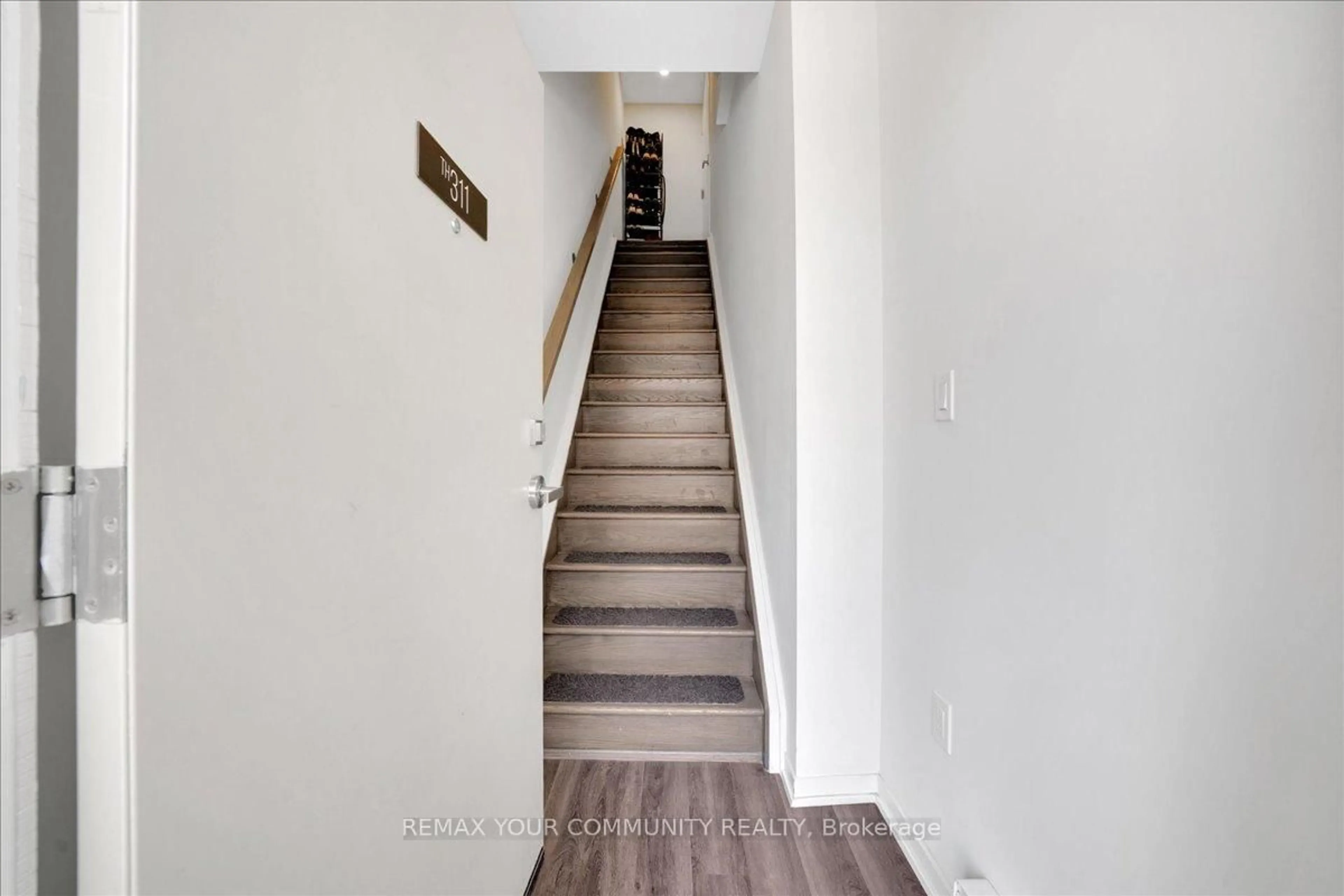 Stairs for 130 HONEYCRISP Cres #311, Vaughan Ontario L4K 0N7
