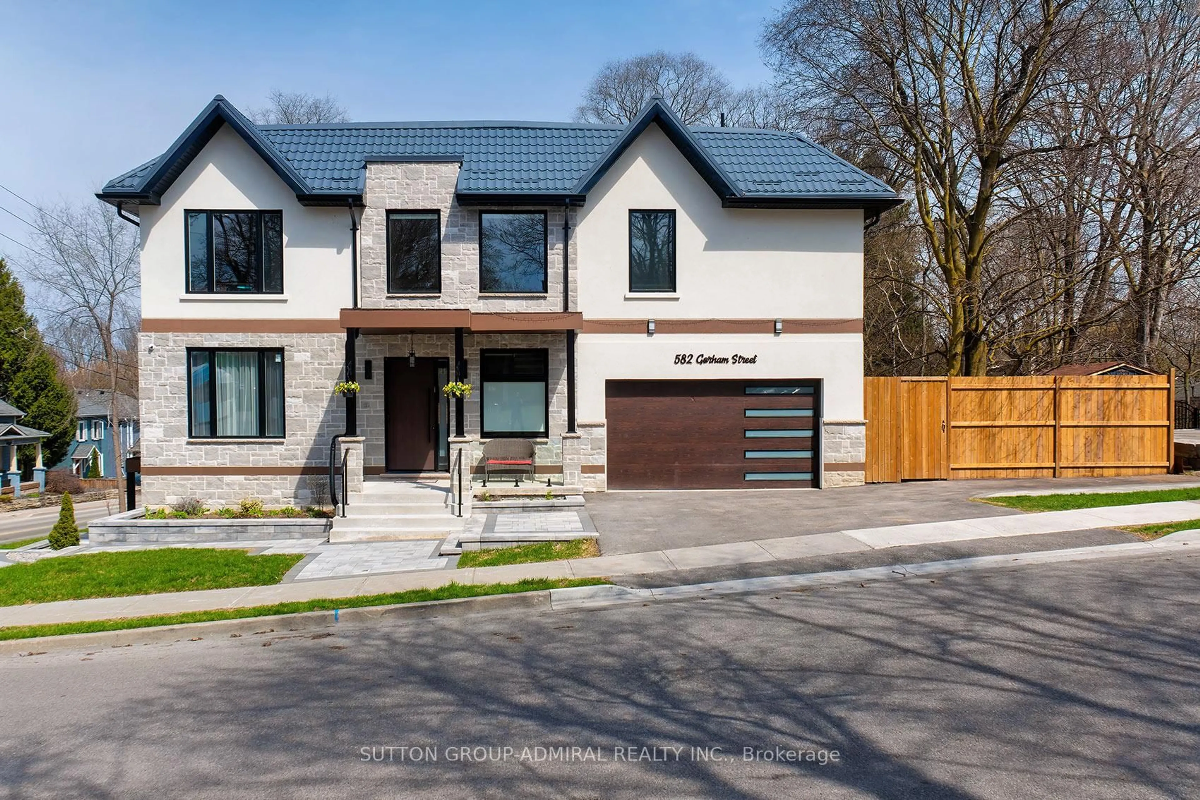 Home with brick exterior material, street for 582 Gorham St, Newmarket Ontario L3Y 1L3