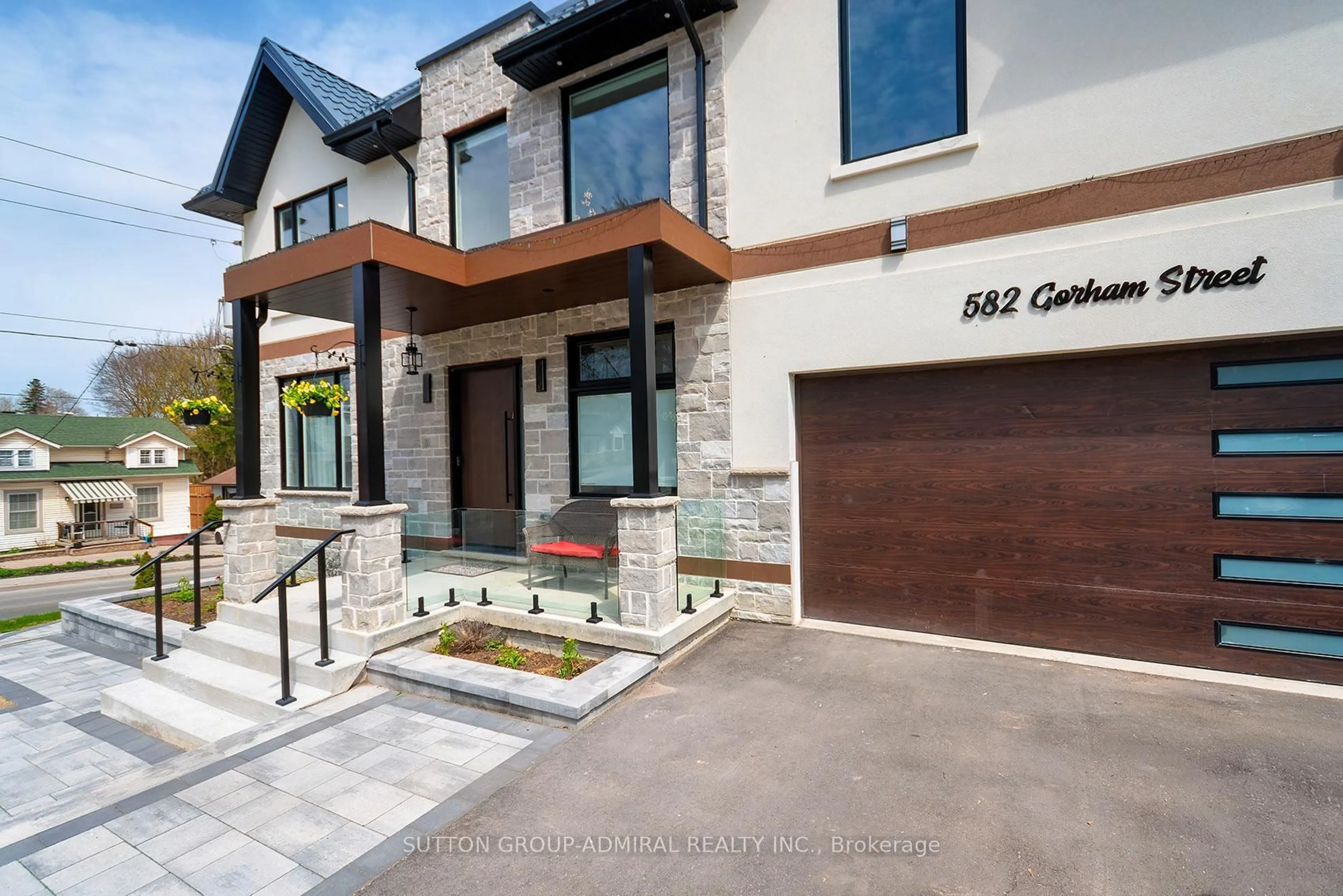 Home with brick exterior material, street for 582 Gorham St, Newmarket Ontario L3Y 1L3