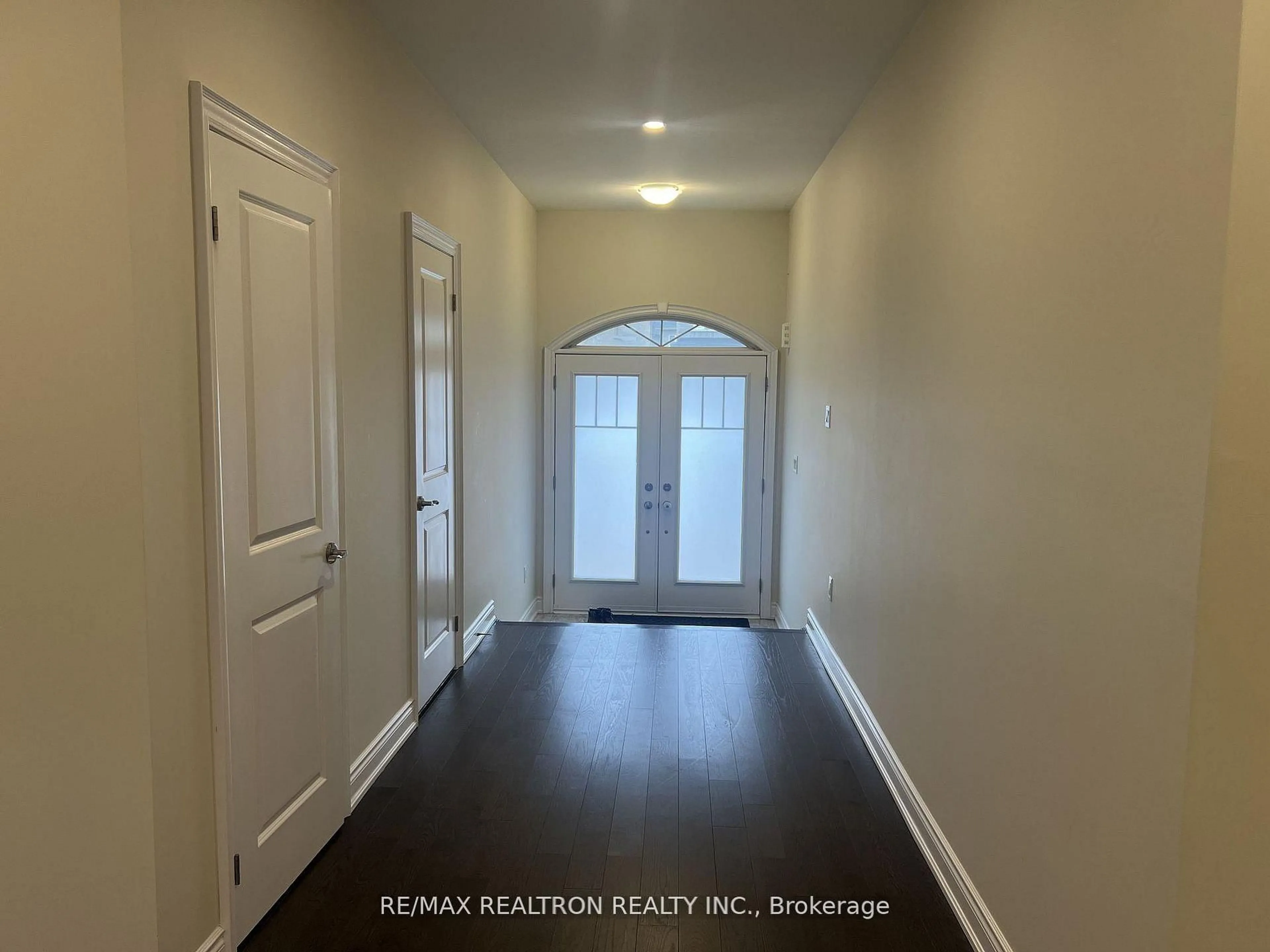 Indoor entryway for 26 Mac Campbell Way, Bradford West Gwillimbury Ontario L3Z 4M7