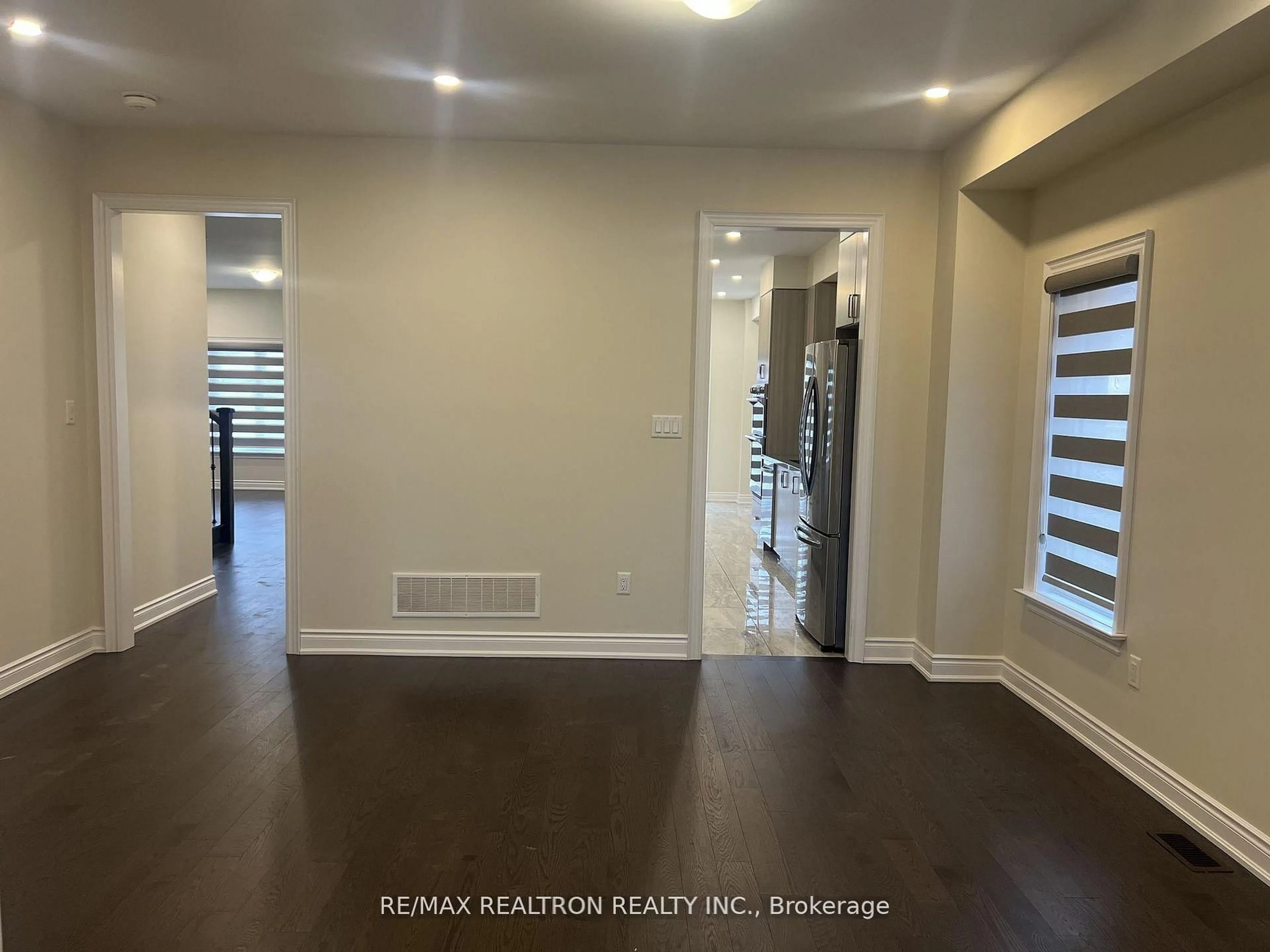 Indoor entryway for 26 Mac Campbell Way, Bradford West Gwillimbury Ontario L3Z 4M7