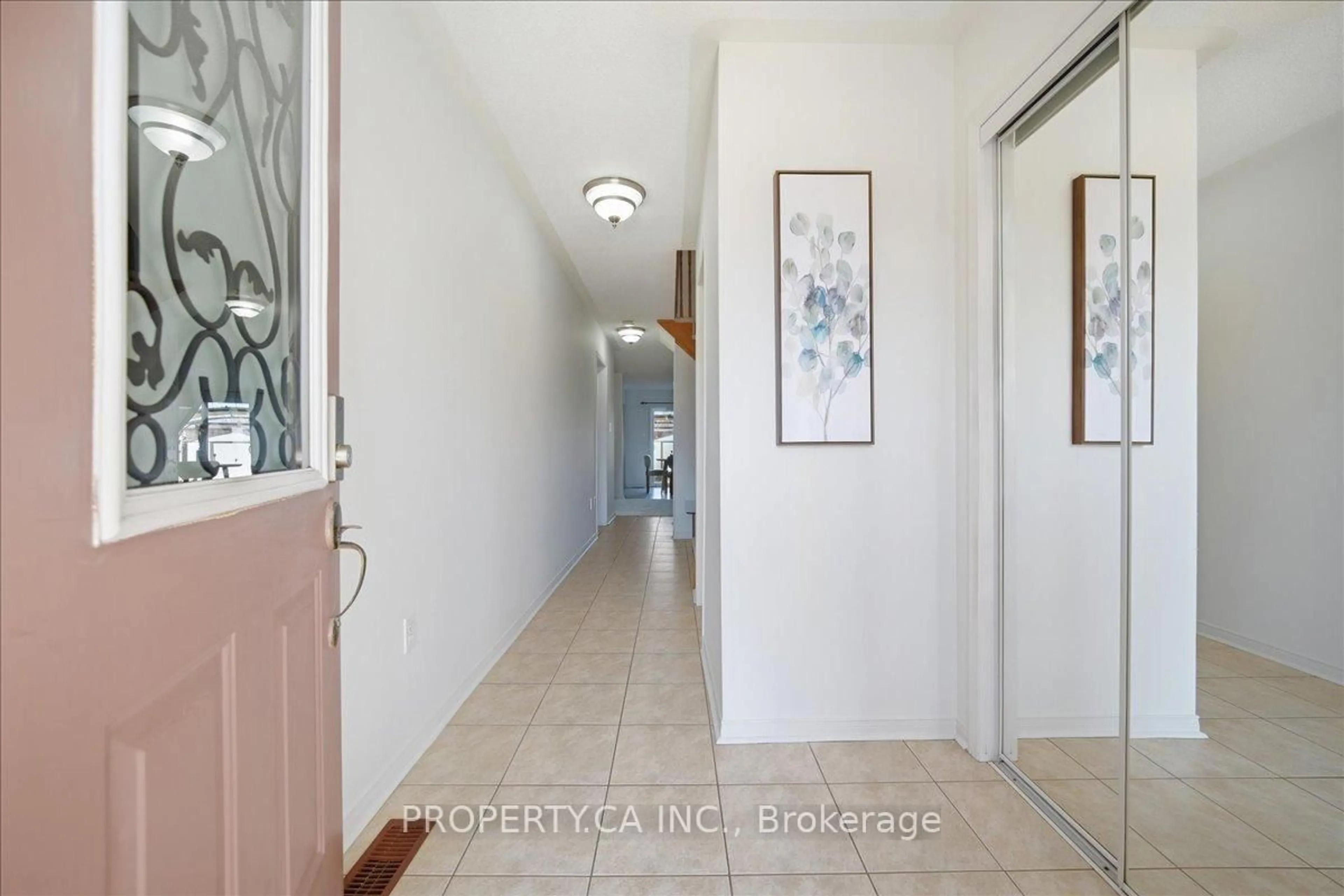 Indoor entryway for 45 Lindenshire Ave, Vaughan Ontario L6A 4A4