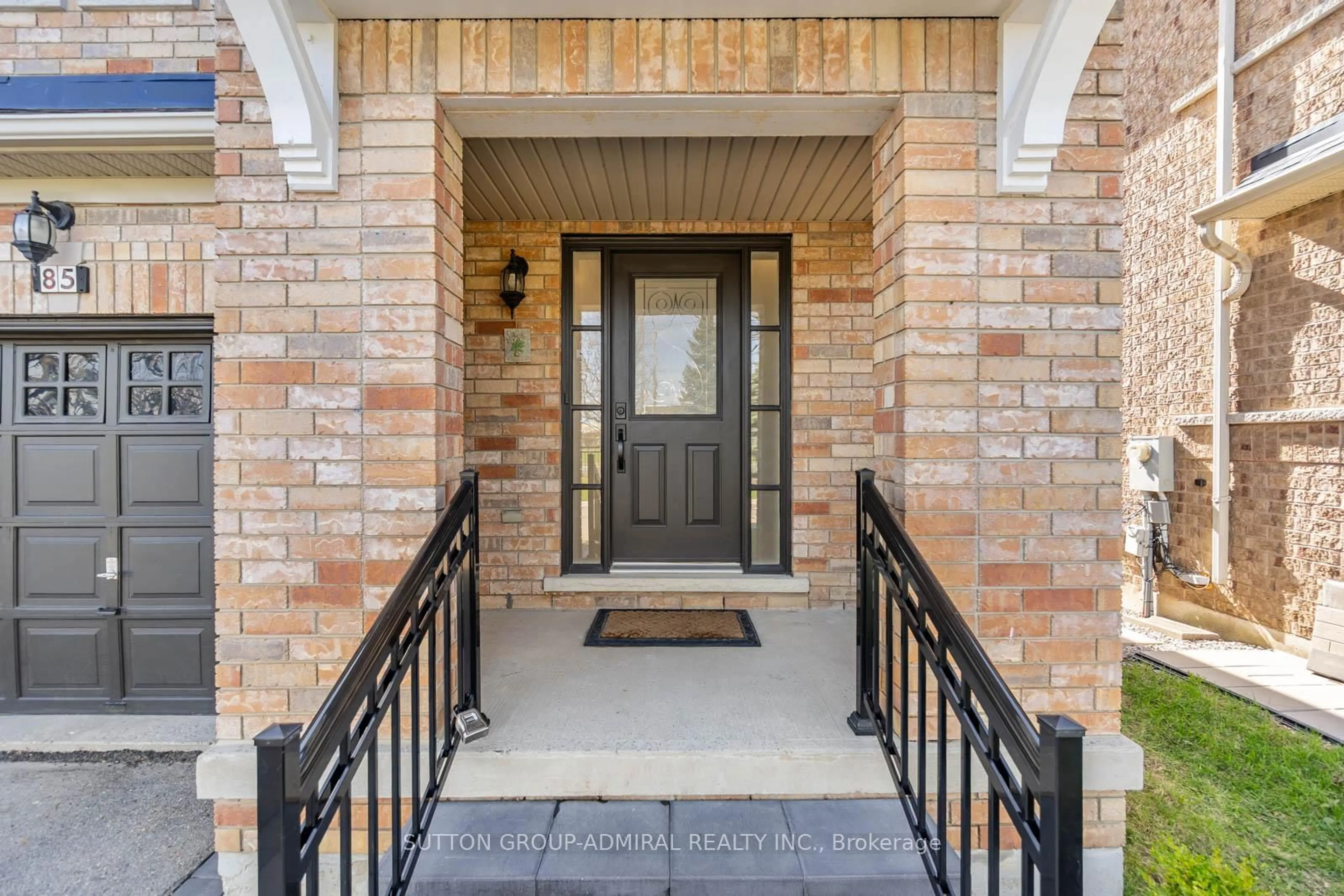 Indoor entryway for 85 Treasure Hill Rd, Vaughan Ontario L6A 0A6