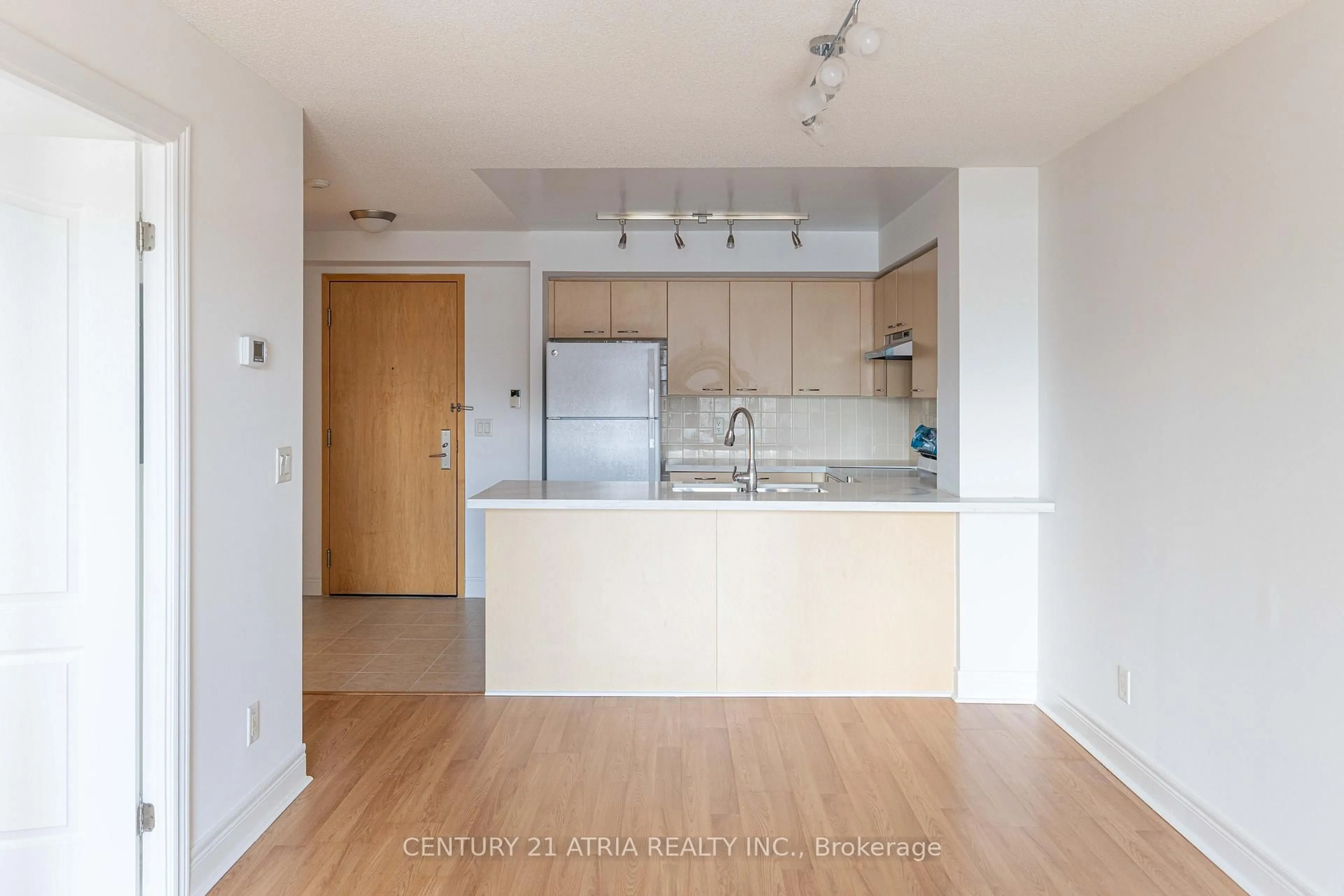 Standard kitchen, wood/laminate floor for 48 Suncrest Blvd #622, Markham Ontario L3T 7Y5