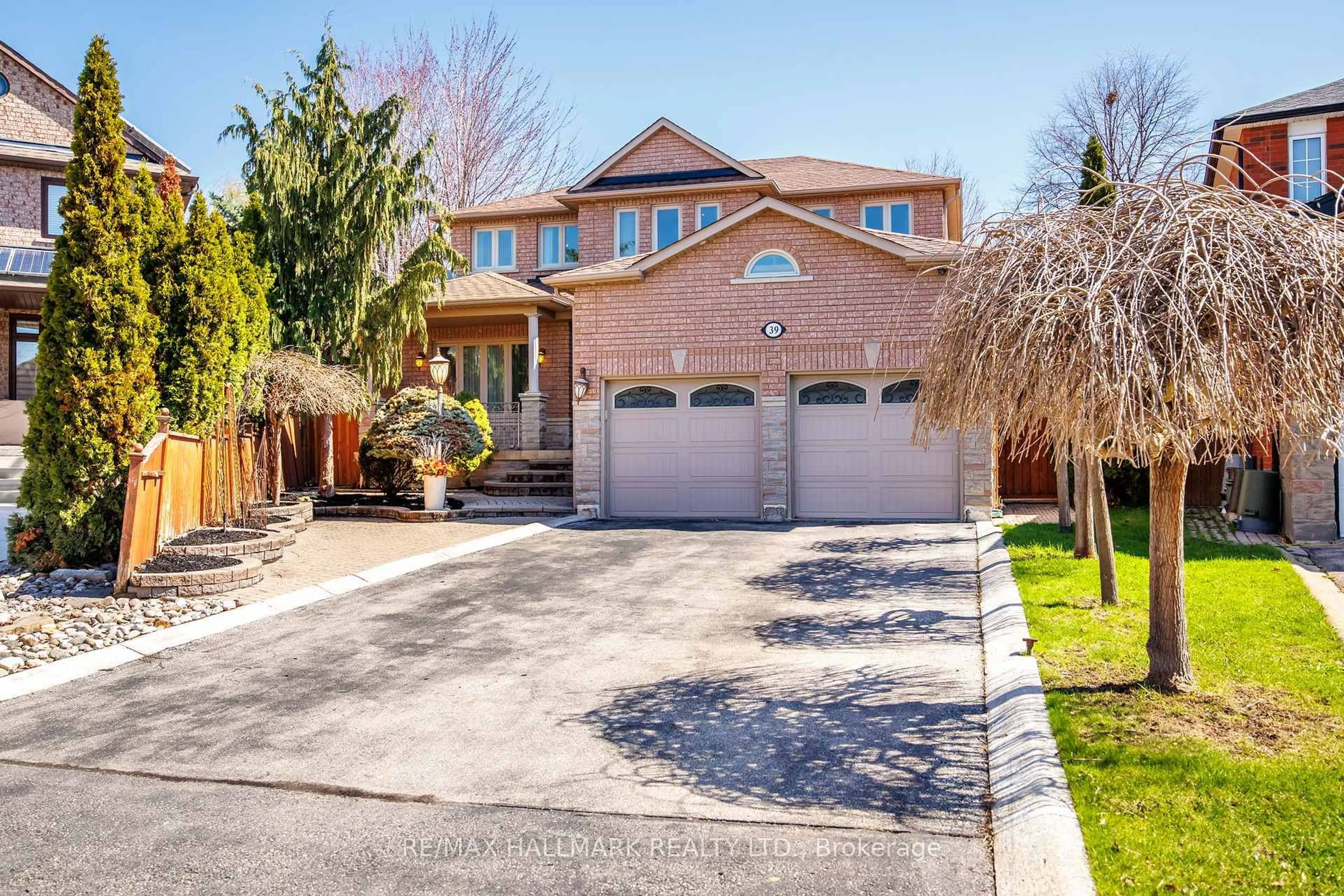 Home with brick exterior material, street for 39 Fairmont Ave, Vaughan Ontario L6A 2P1