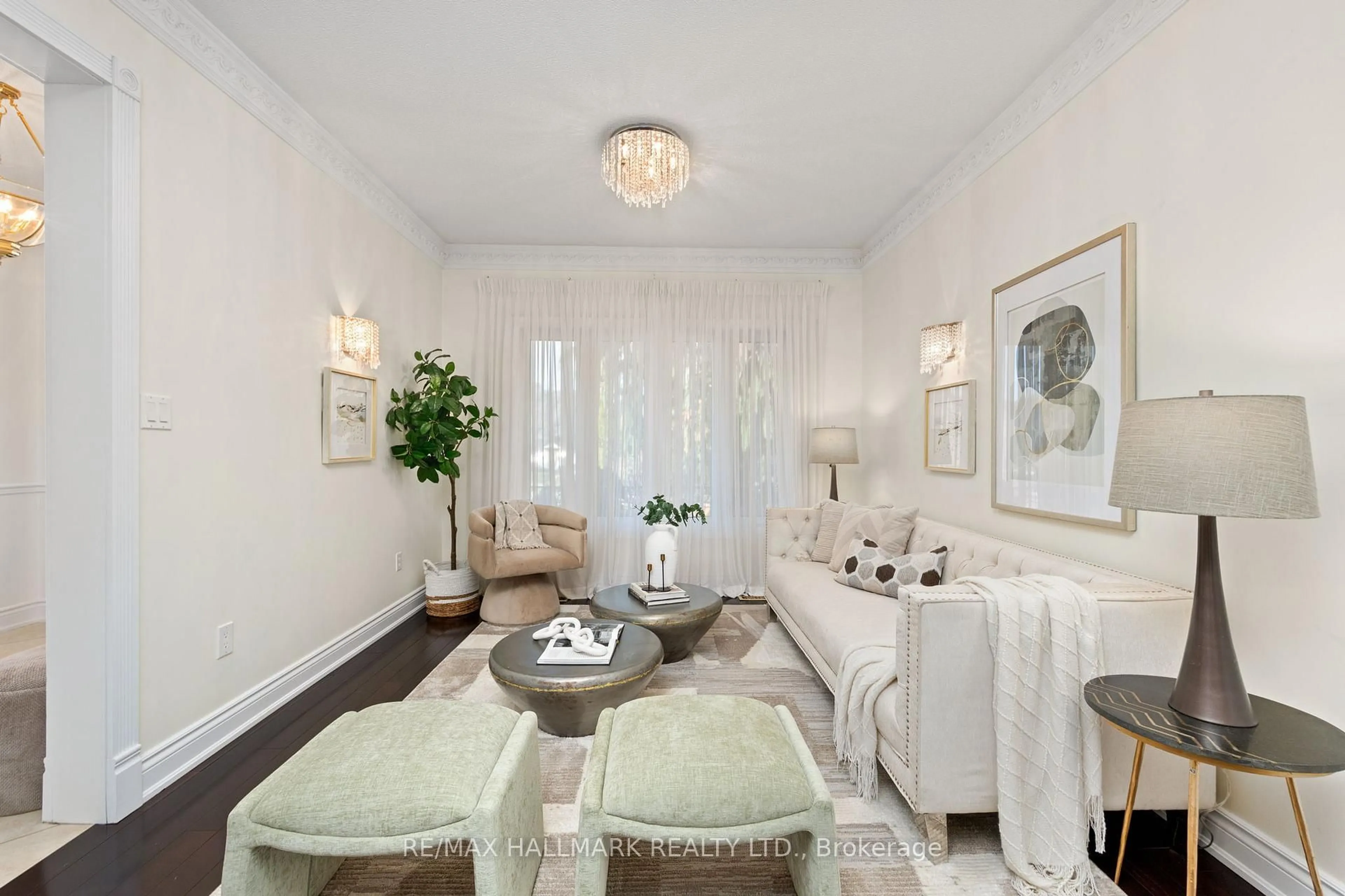 Living room with furniture, unknown for 39 Fairmont Ave, Vaughan Ontario L6A 2P1