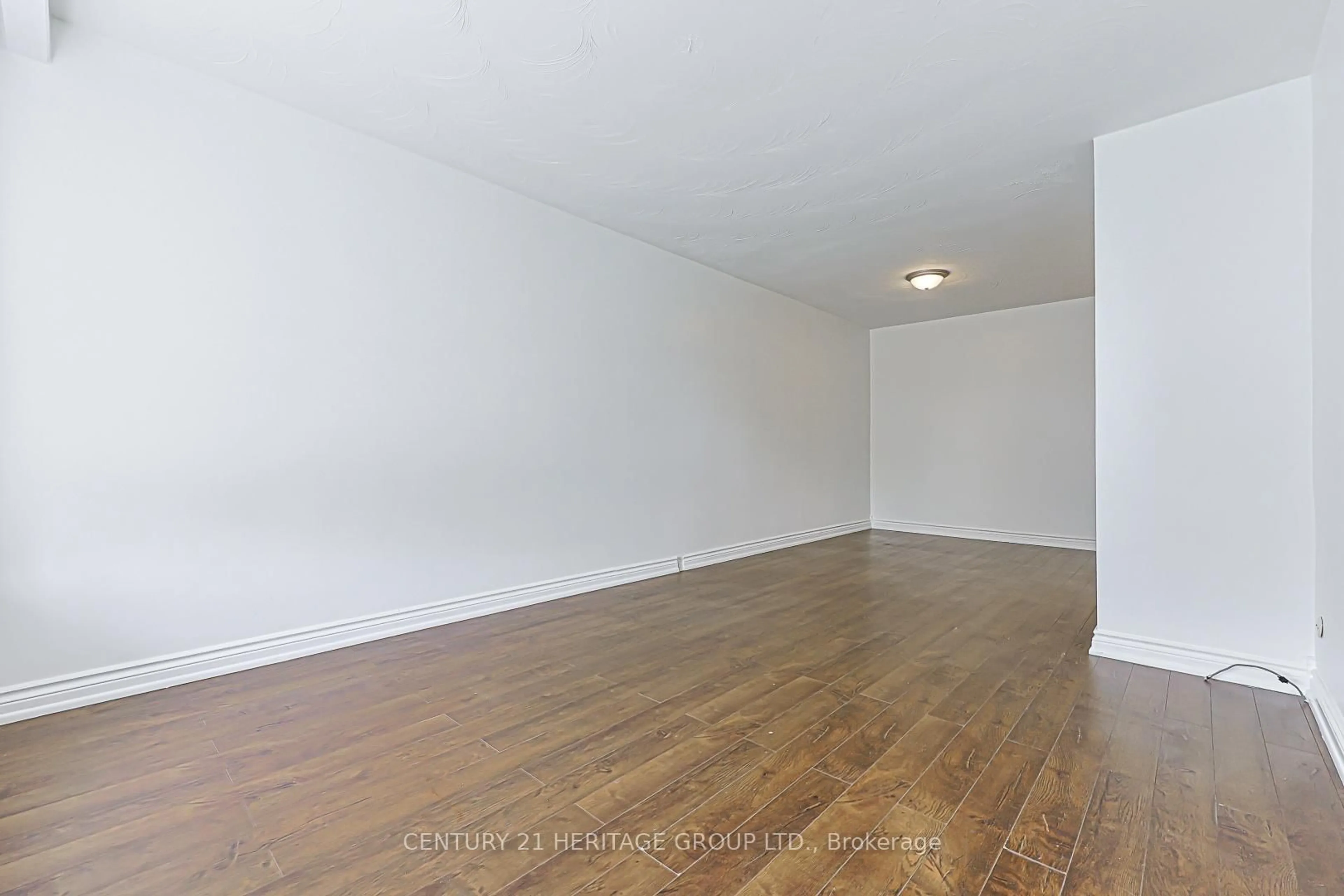 A pic of a room for 42 Lindsay Ave, Newmarket Ontario L3Y 4N6