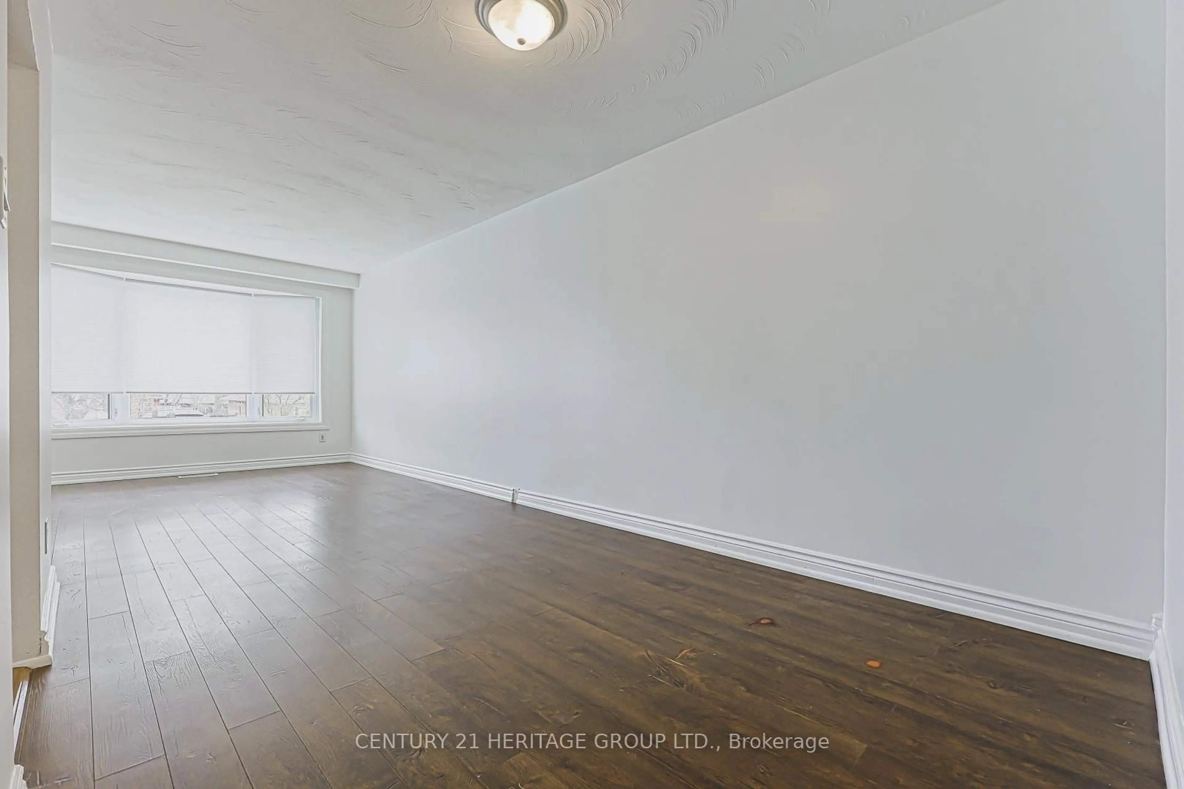 A pic of a room for 42 Lindsay Ave, Newmarket Ontario L3Y 4N6