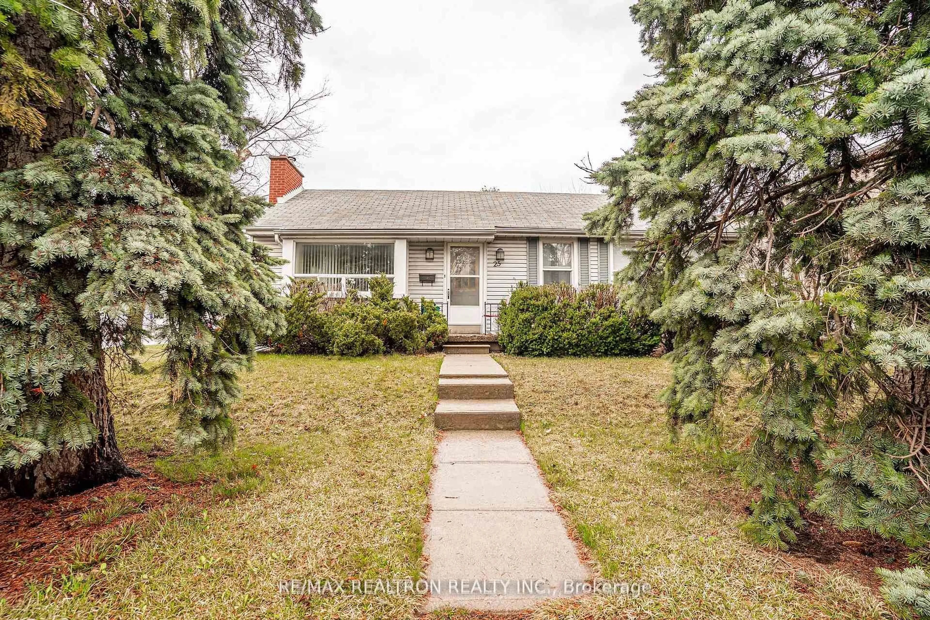 Home with brick exterior material, street for 25 Harding Blvd, Richmond Hill Ontario L4C 1S7