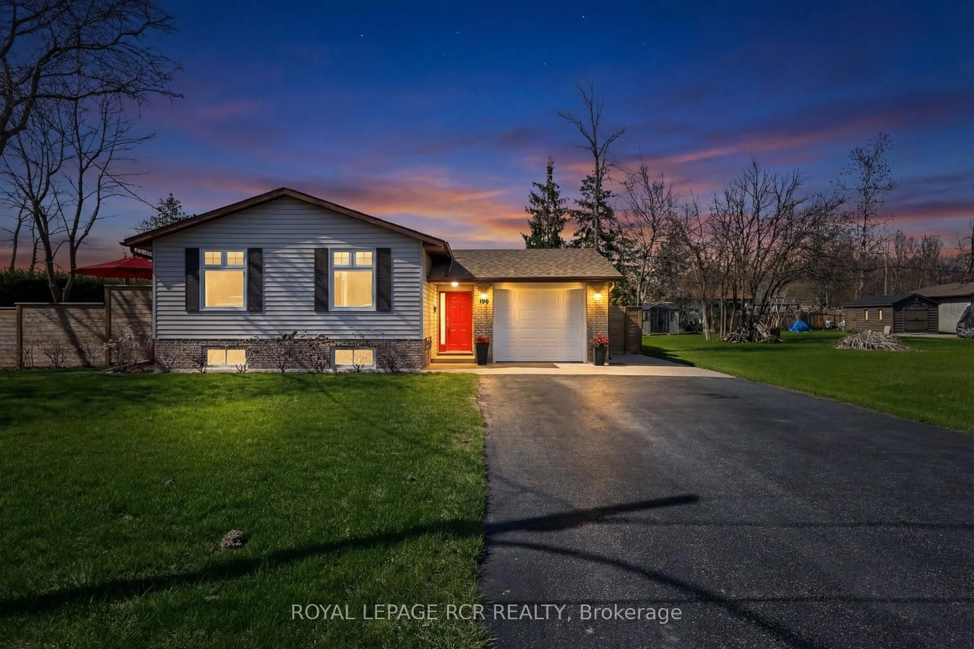 A pic from outside/outdoor area/front of a property/back of a property/a pic from drone, street for 190 Parkview Rd, Georgina Ontario L4P 2J7