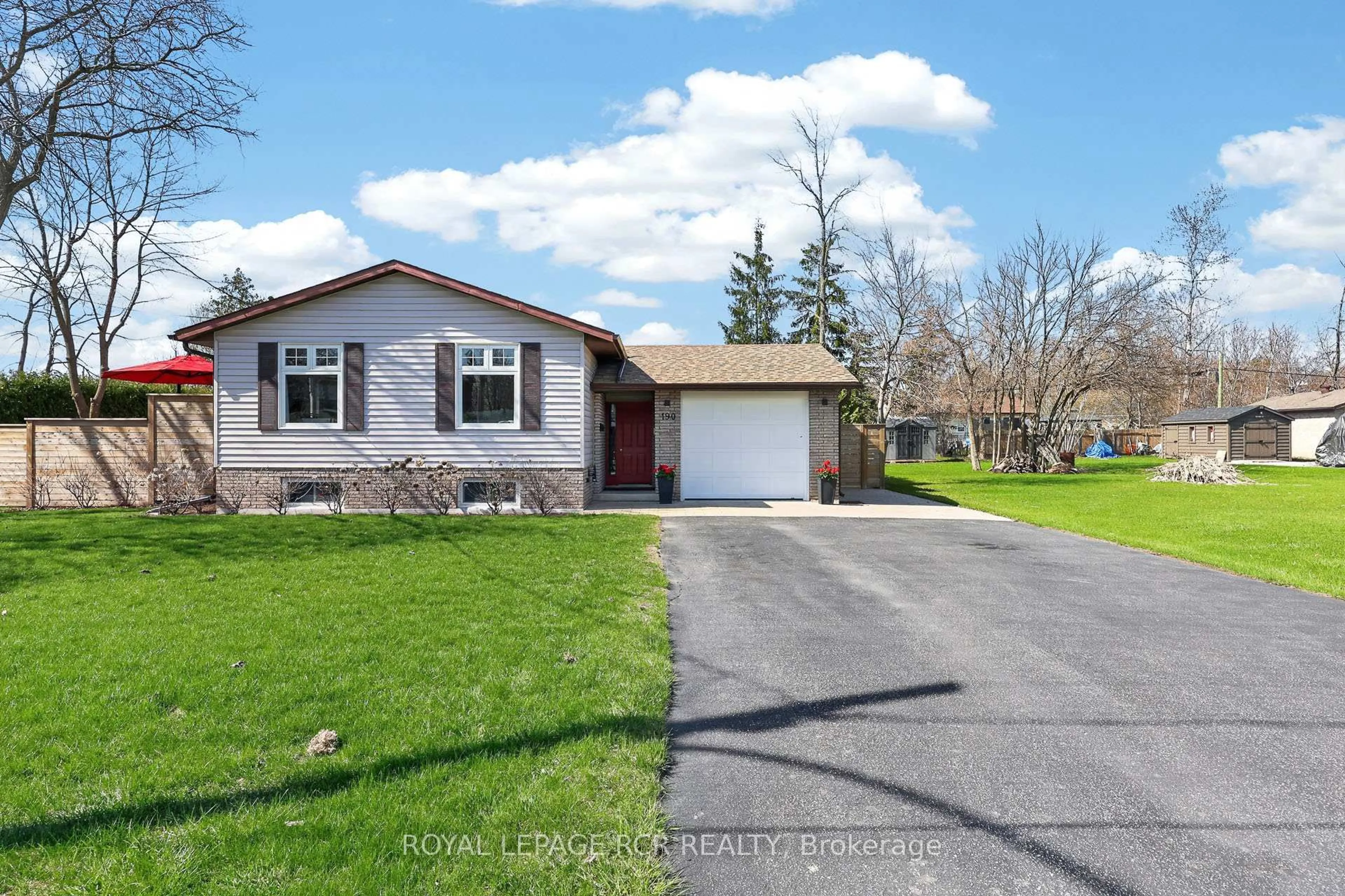 Home with vinyl exterior material, street for 190 Parkview Rd, Georgina Ontario L4P 2J7