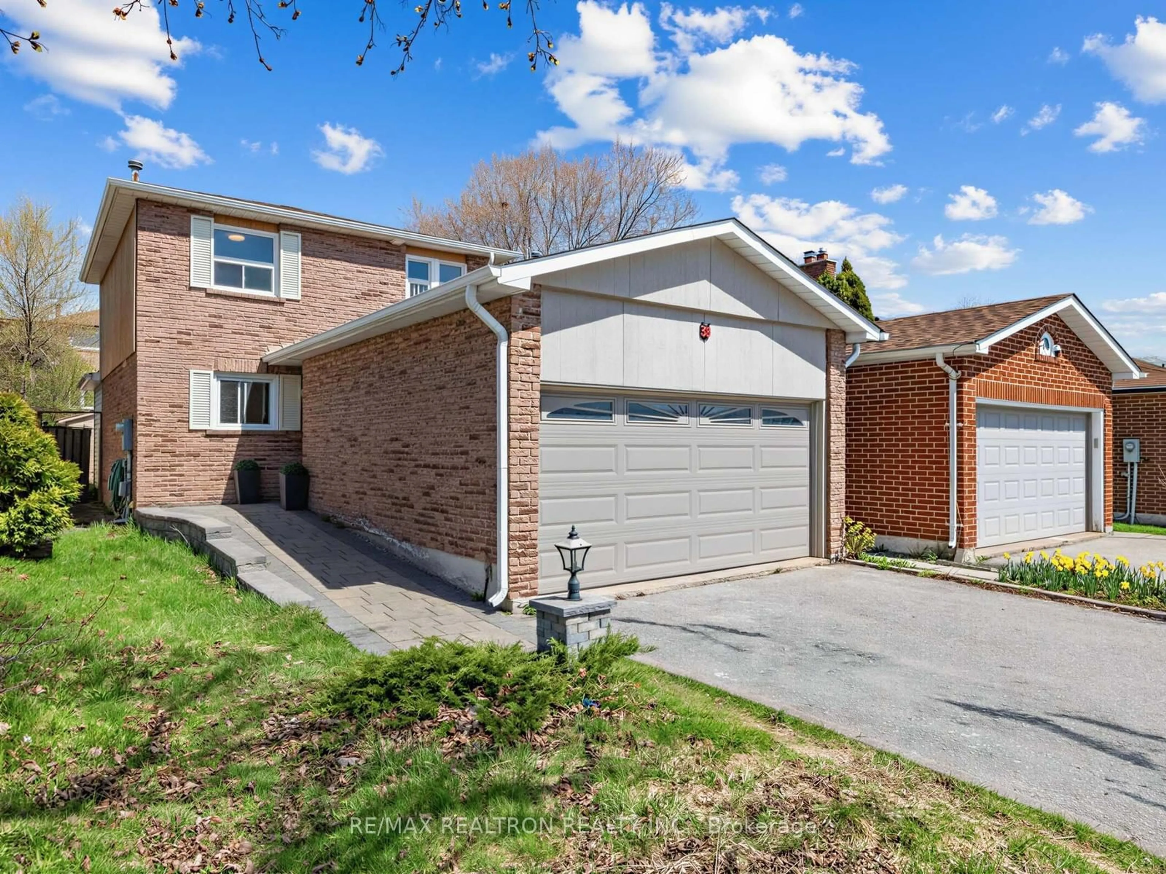 Home with brick exterior material, street for 38 Gray Cres, Richmond Hill Ontario L4C 5V5