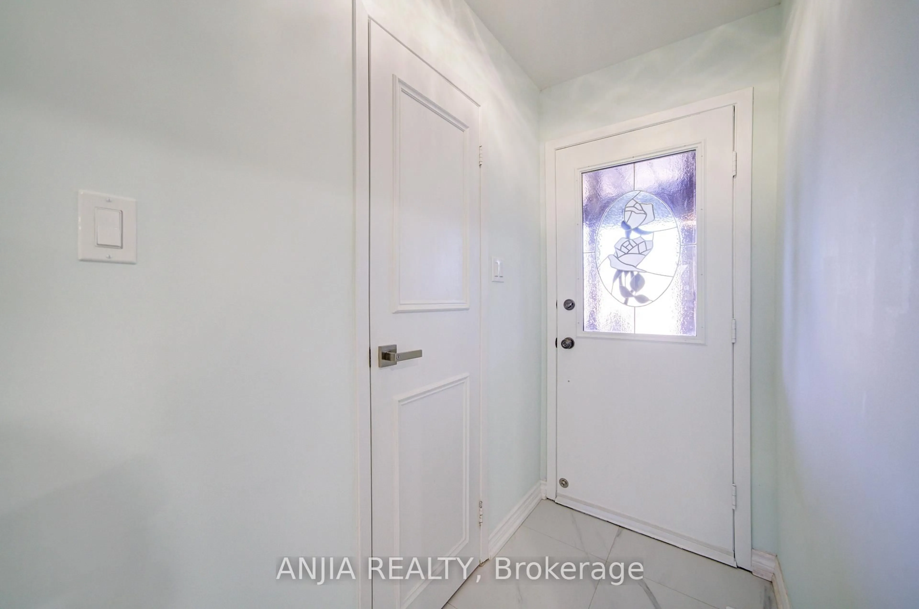 Indoor entryway for 83 McClintock Cres, Vaughan Ontario L4J 2S8