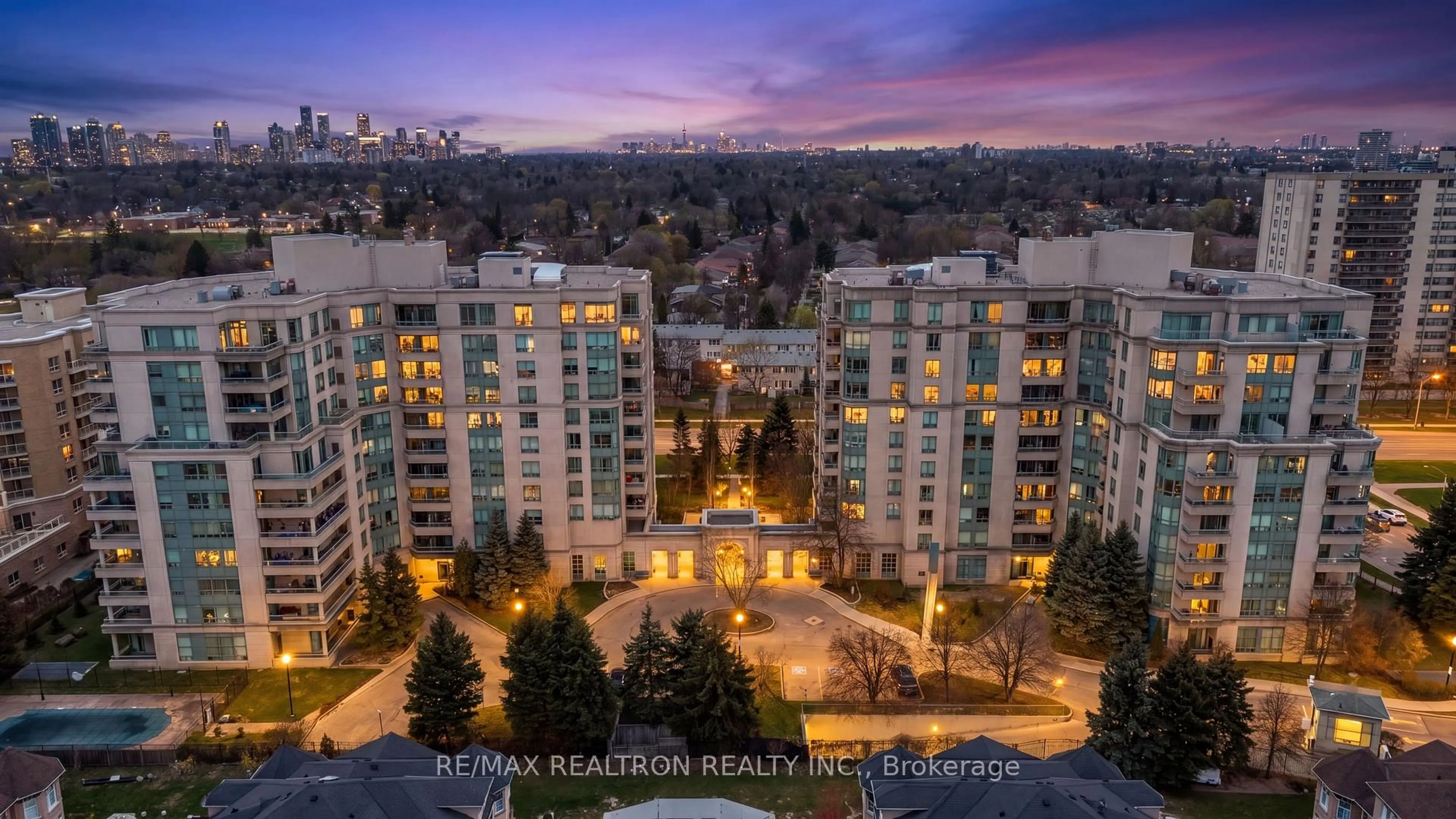 A pic from outside/outdoor area/front of a property/back of a property/a pic from drone, city buildings view from balcony for 5 Emerald Lane #605, Vaughan Ontario L4J 8P7