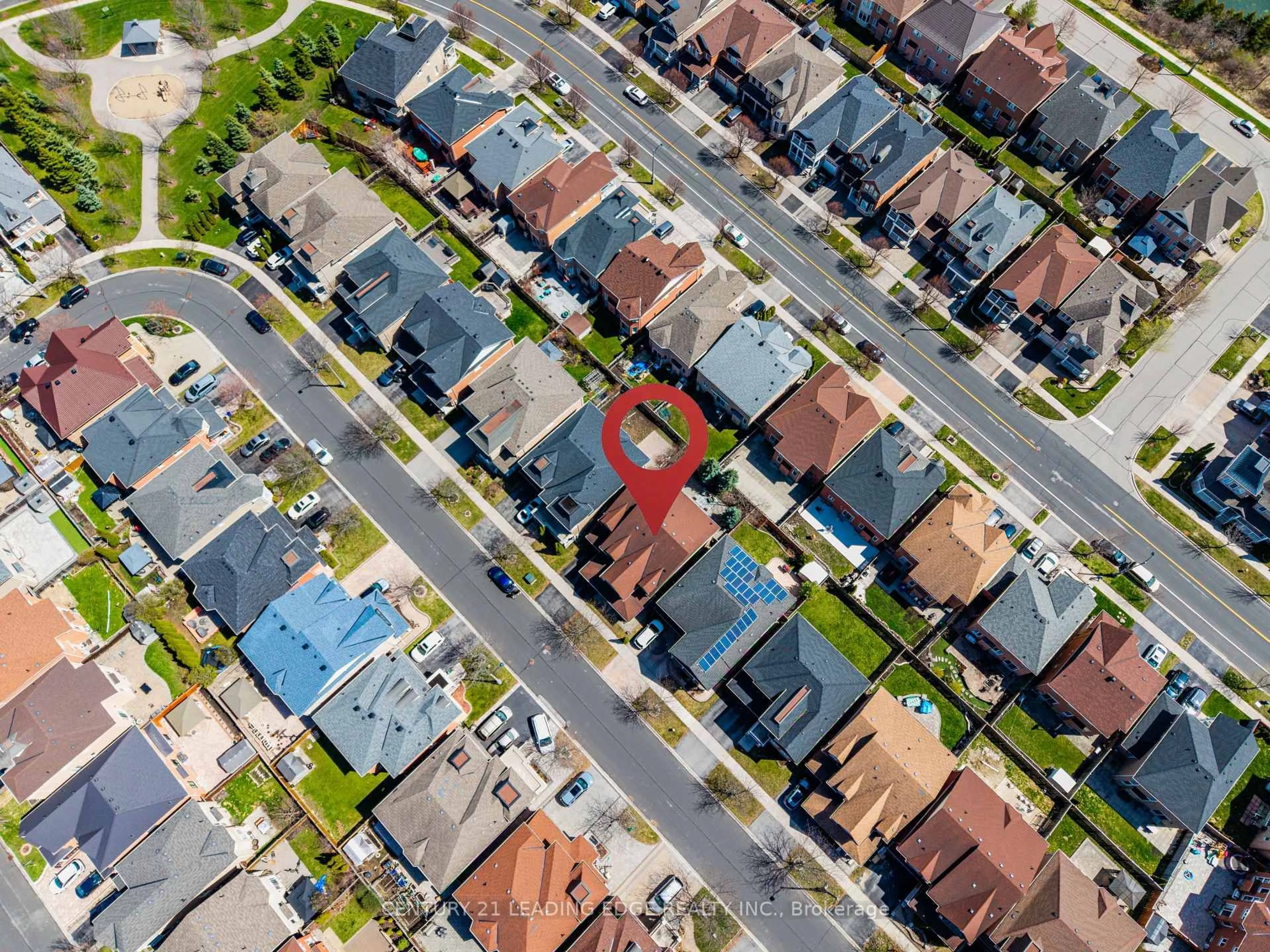 A pic from outside/outdoor area/front of a property/back of a property/a pic from drone, street for 13 Forestbrook Dr, Markham Ontario L6B 0E4