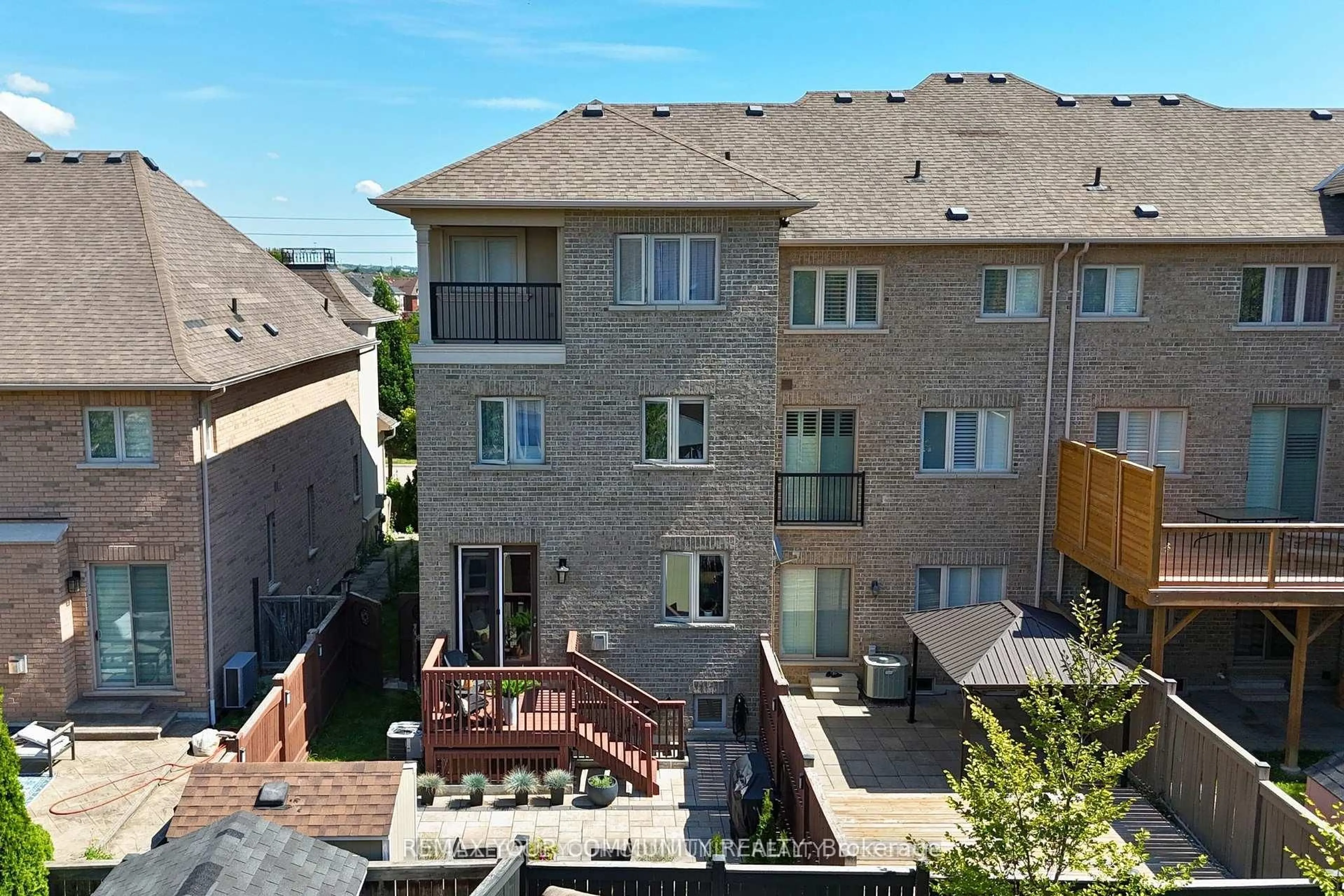 A pic from outside/outdoor area/front of a property/back of a property/a pic from drone, unknown for 117 Hansard Dr, Vaughan Ontario L4H 0V8