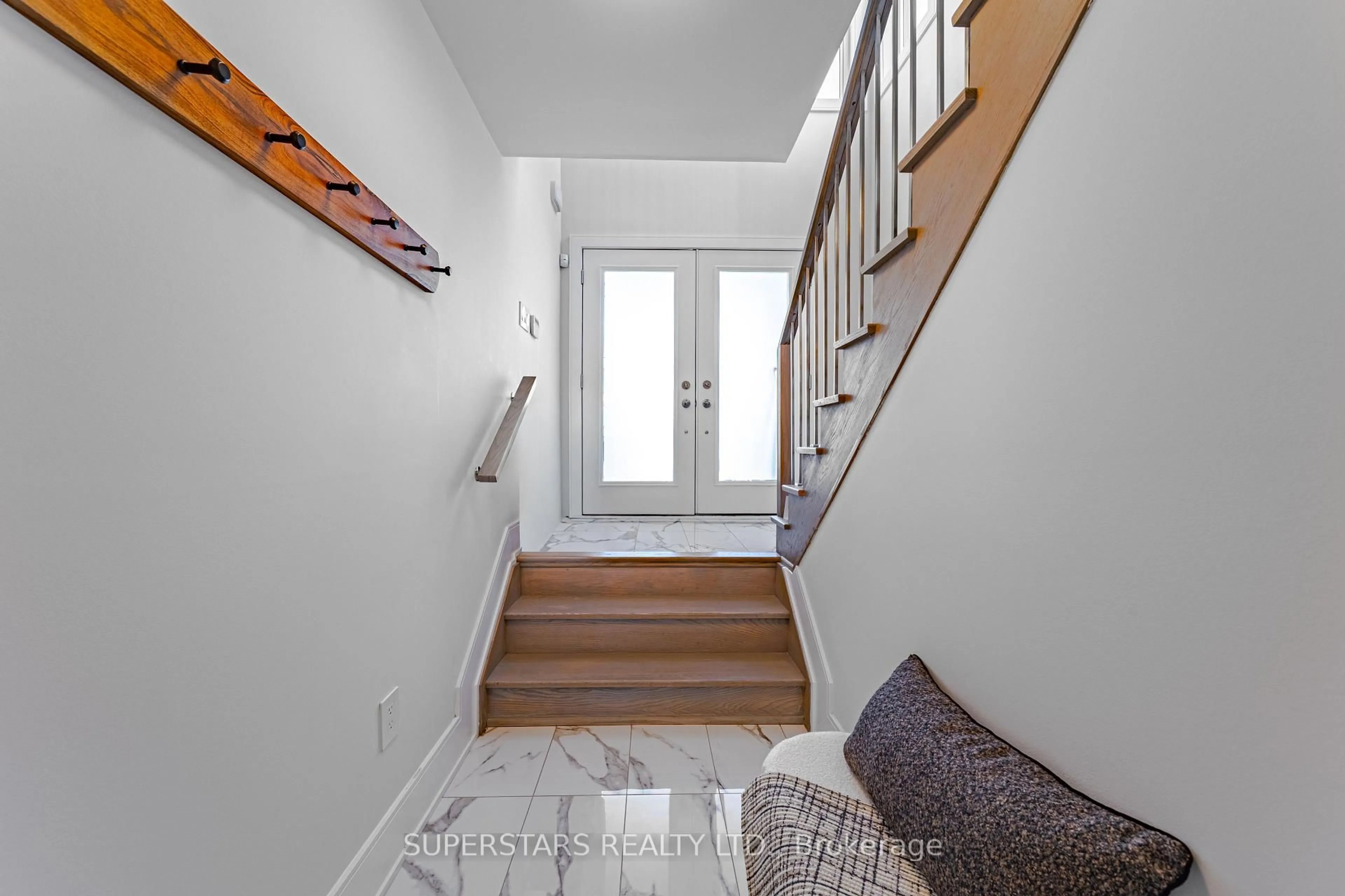 Indoor entryway for 147 Lebovic Campus Dr, Vaughan Ontario L6A 5A1