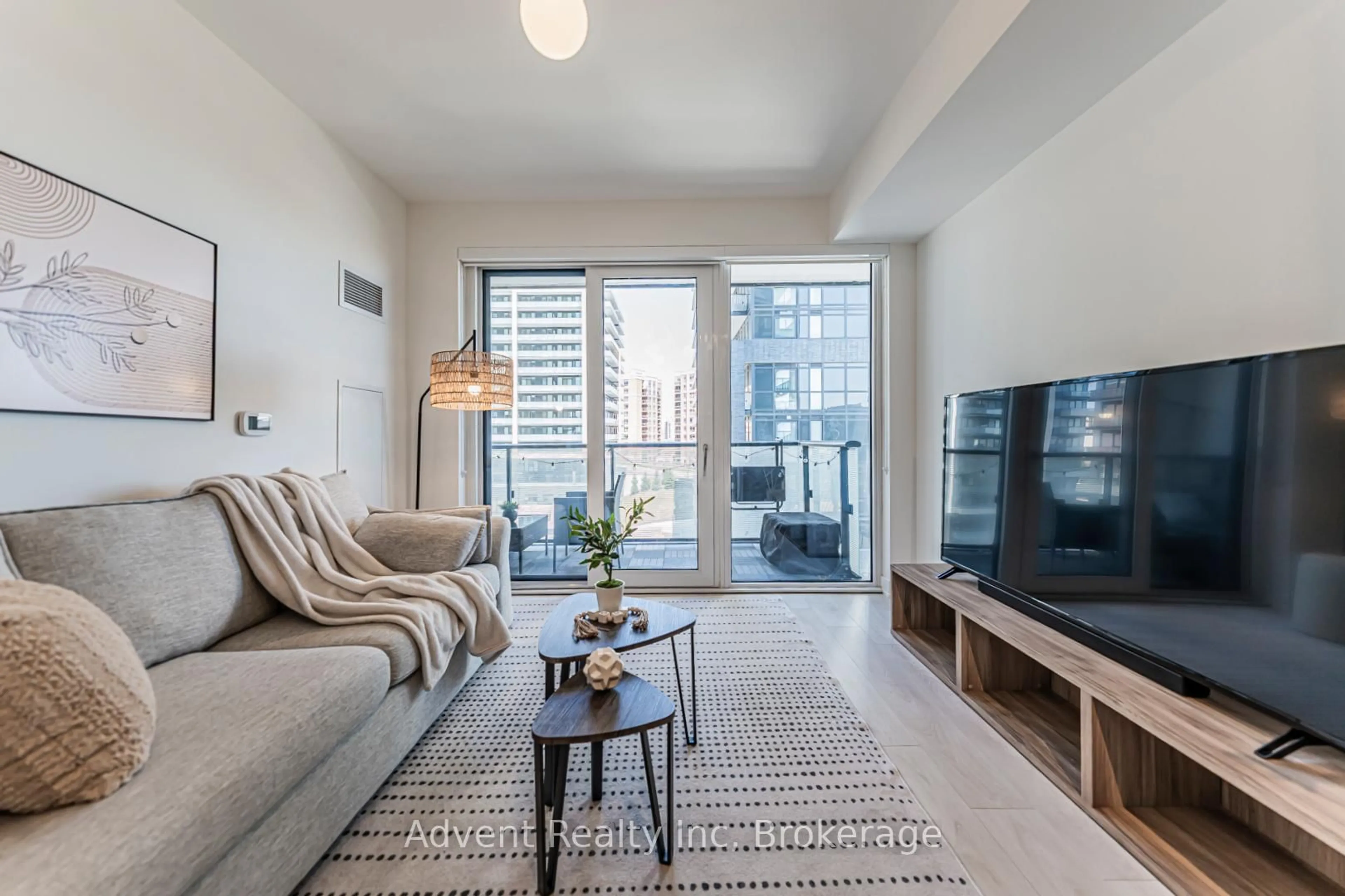 Living room with furniture, unknown for 105 Oneida Cres #604, Richmond Hill Ontario L4B 0H6