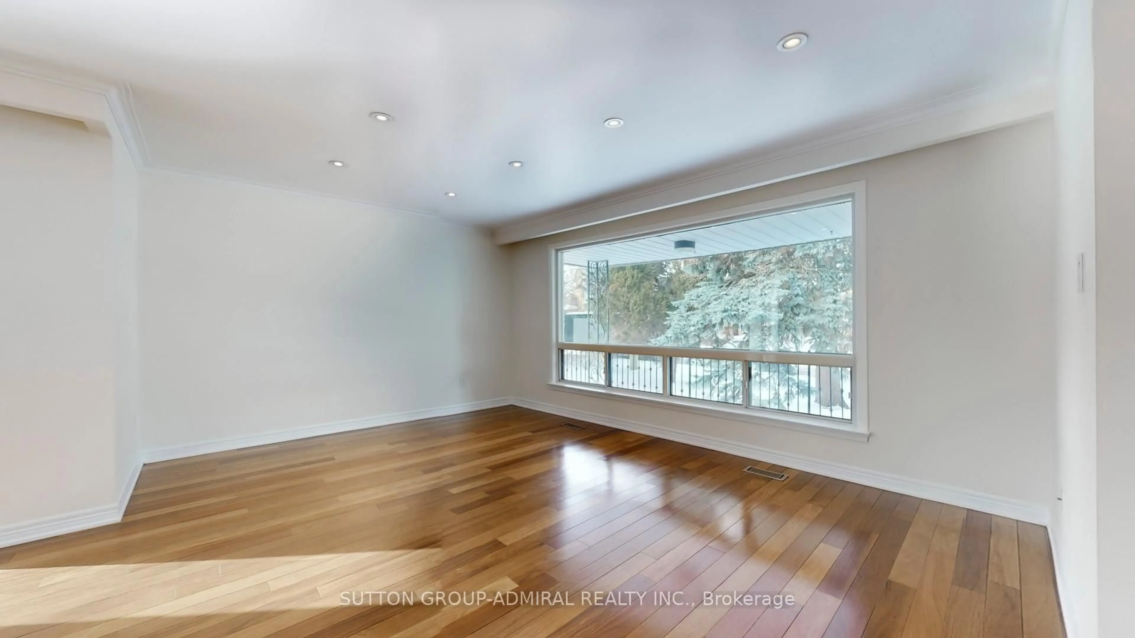 A pic of a room for 129 Crestwood Rd, Vaughan Ontario L4J 1A7