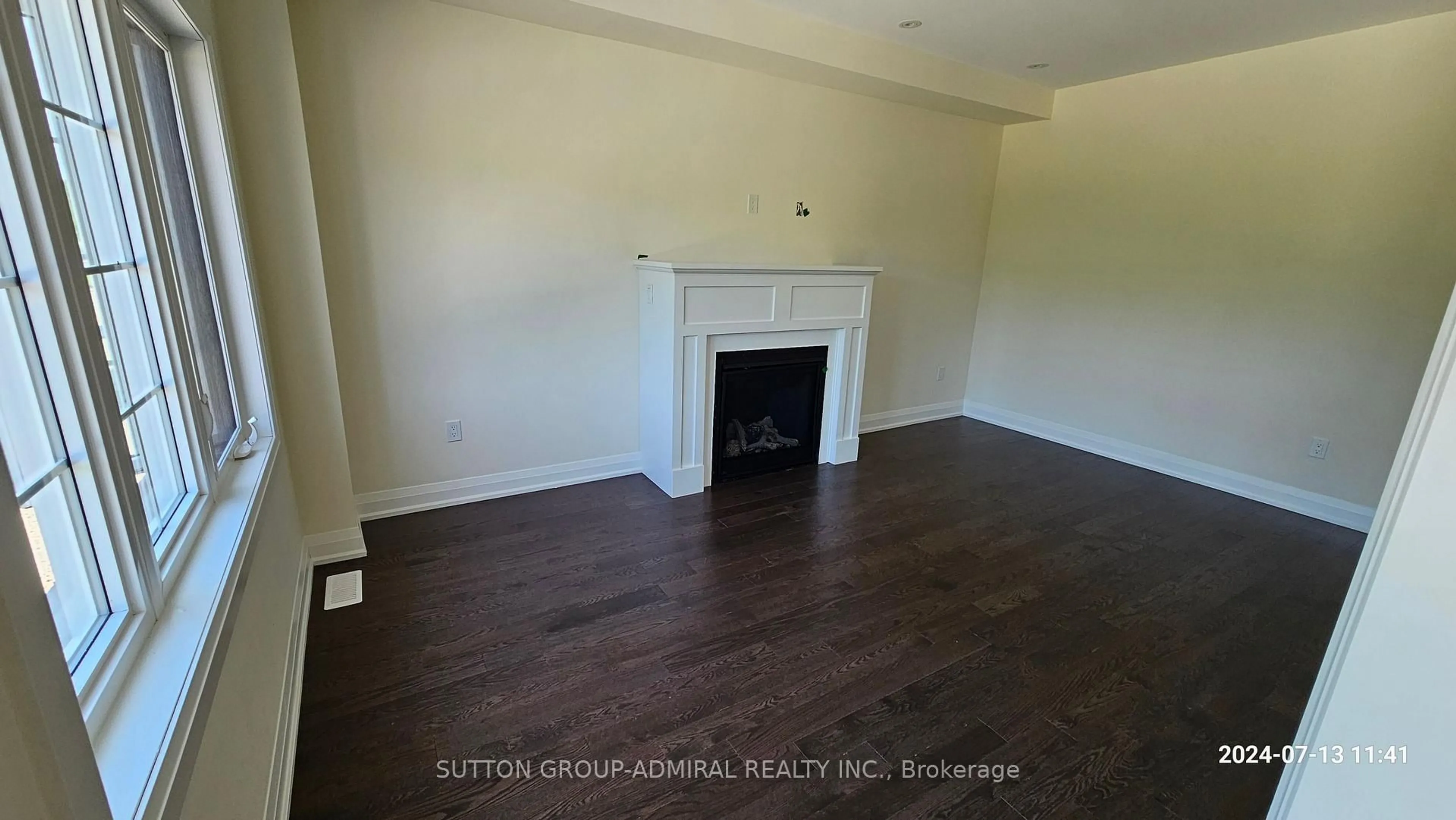 A pic of a room for 152 Hawkins St, Georgina Ontario L0E 1R0