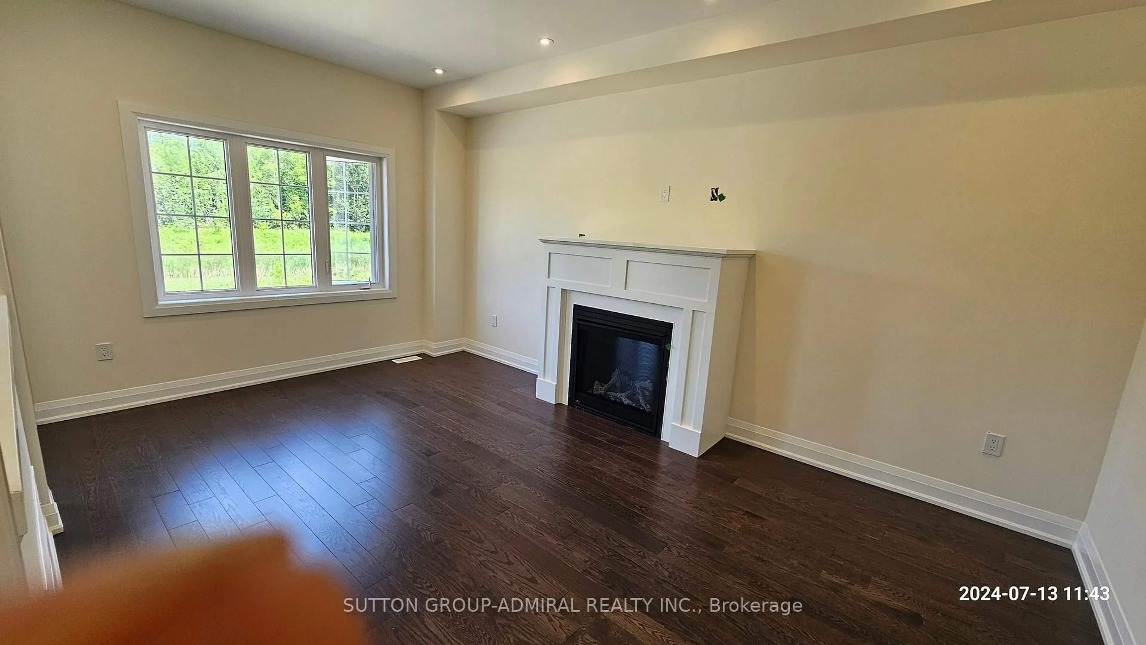 A pic of a room for 152 Hawkins St, Georgina Ontario L0E 1R0