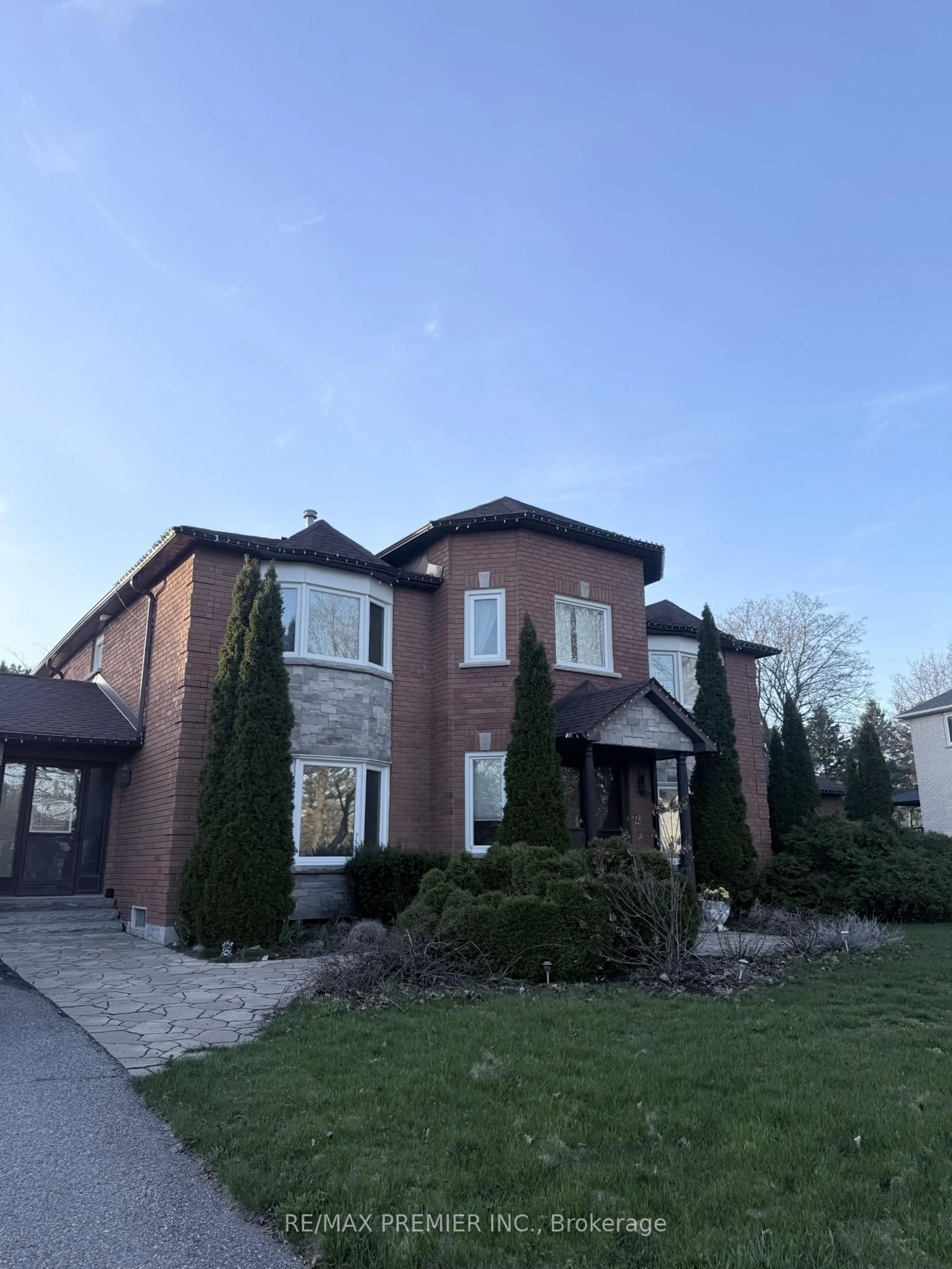 Home with brick exterior material, street for 11 Sleepy Hollow Lane, Whitchurch-Stouffville Ontario L4A 3G7