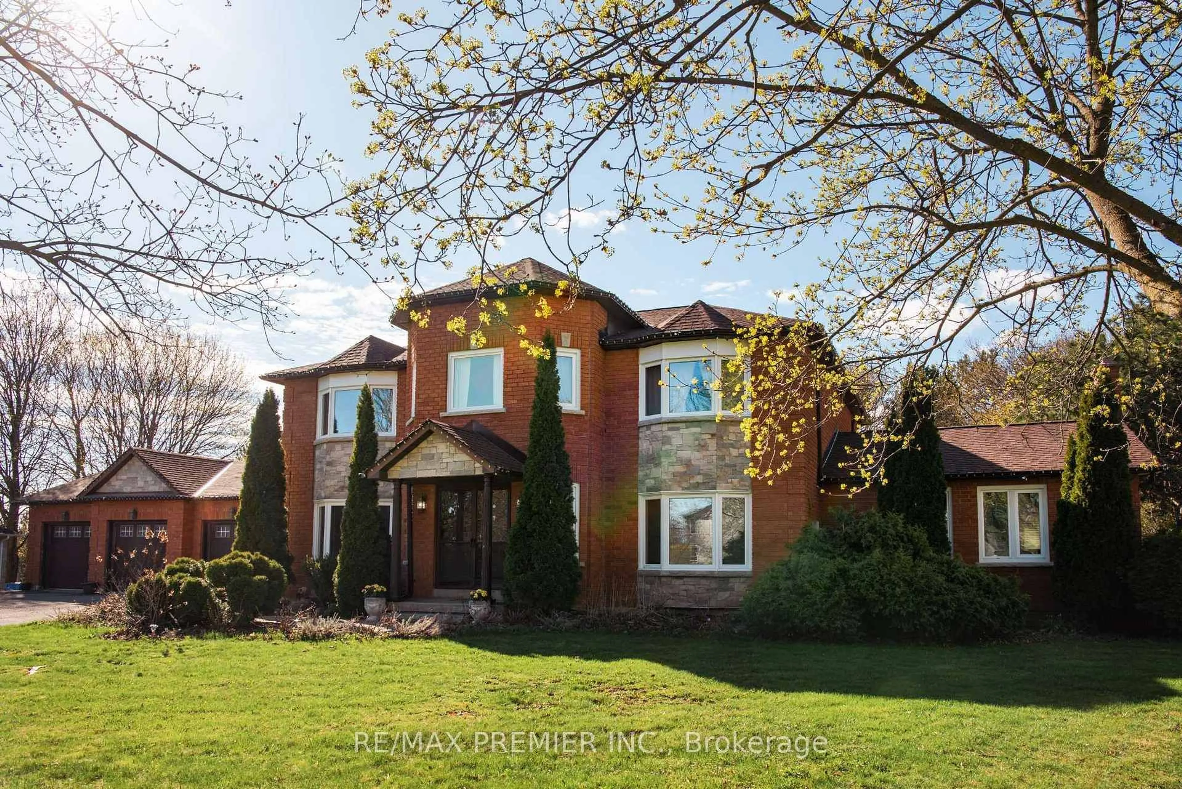 Home with brick exterior material, street for 11 Sleepy Hollow Lane, Whitchurch-Stouffville Ontario L4A 3G7