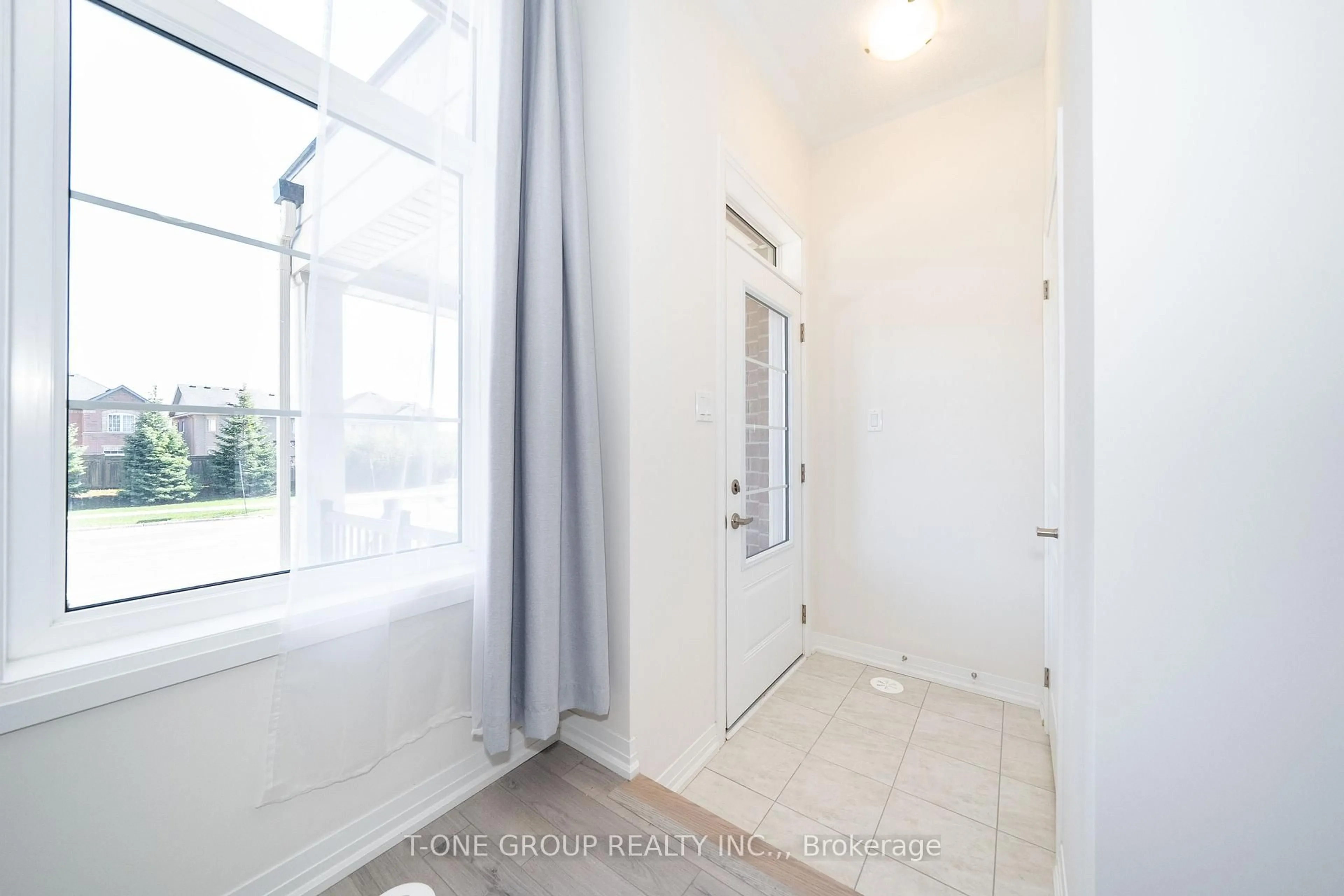 Indoor entryway for 9 Carneros Way, Markham Ontario L6B 1R2