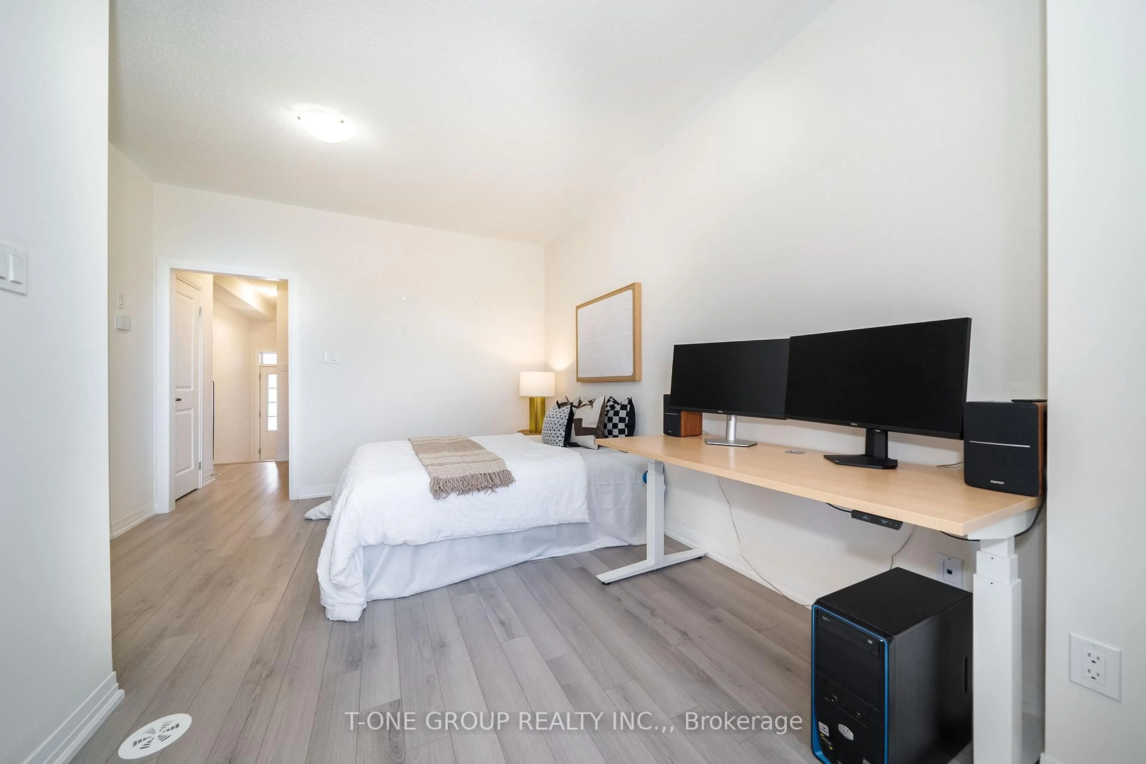 A pic of a room for 9 Carneros Way, Markham Ontario L6B 1R2