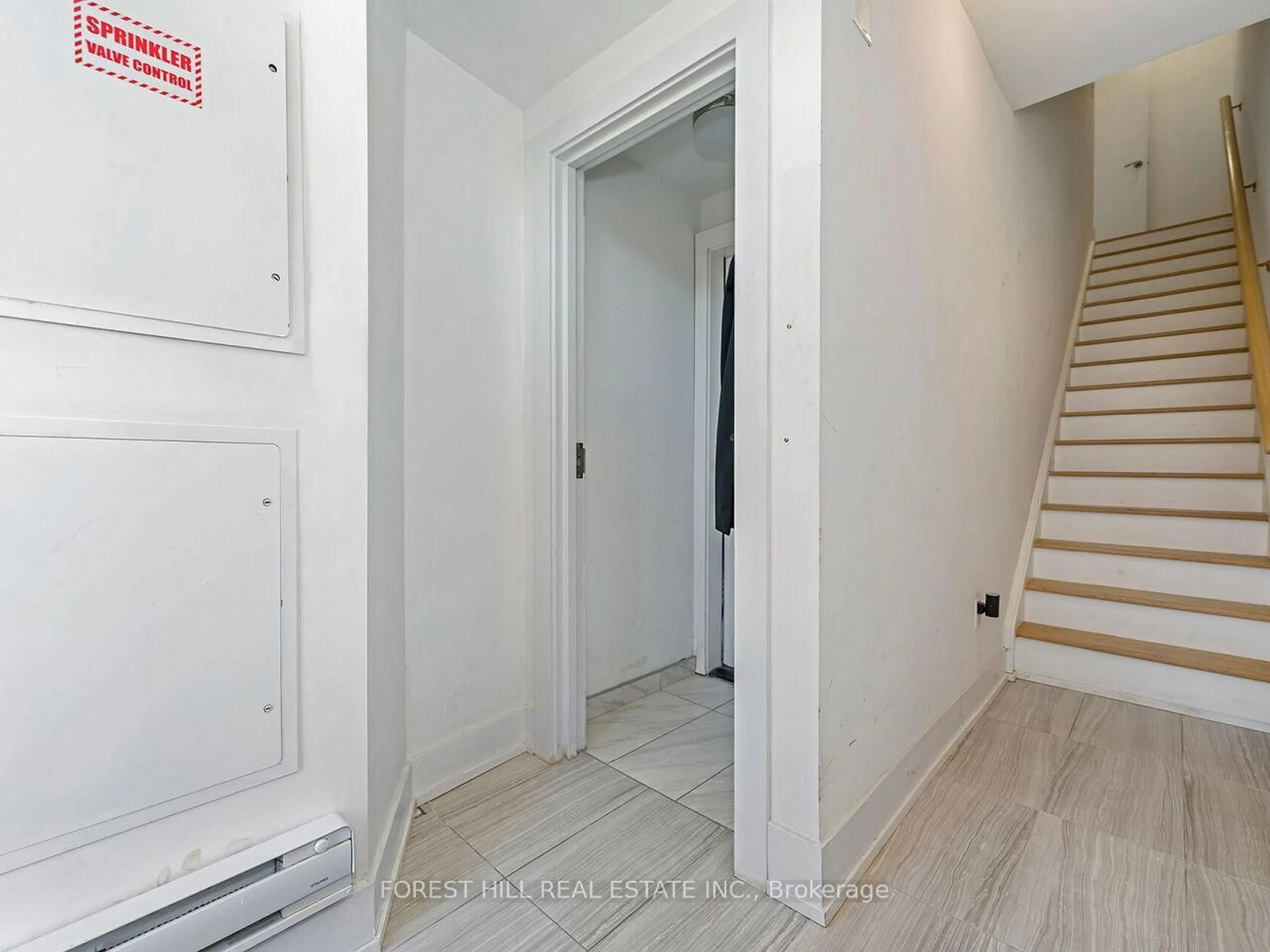 Indoor entryway for 1 Hartman Ave #5, Vaughan Ontario L4L 1R6