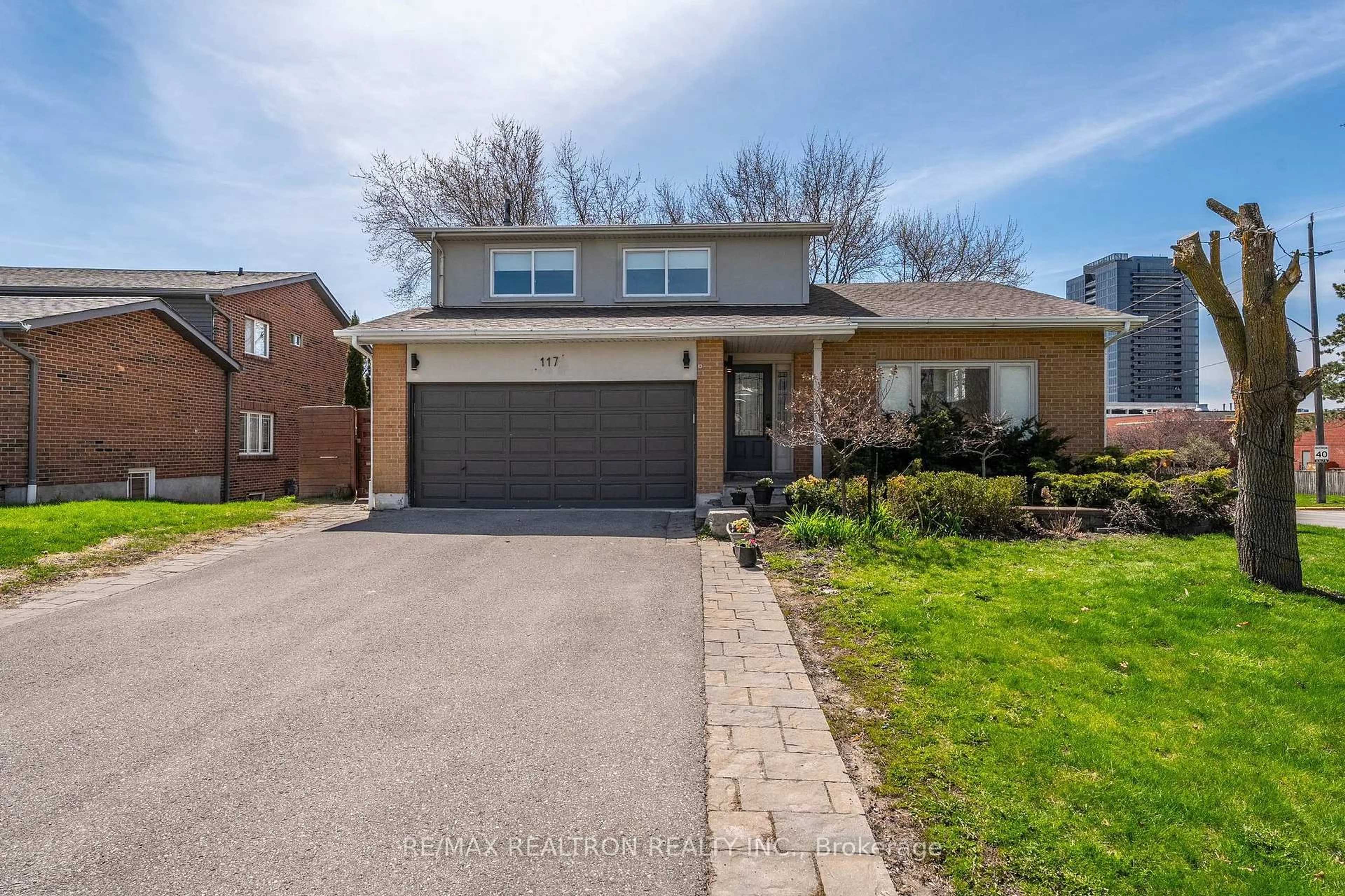 Home with brick exterior material, street for 117 Cardinal Cres, Newmarket Ontario L3Y 5Y5