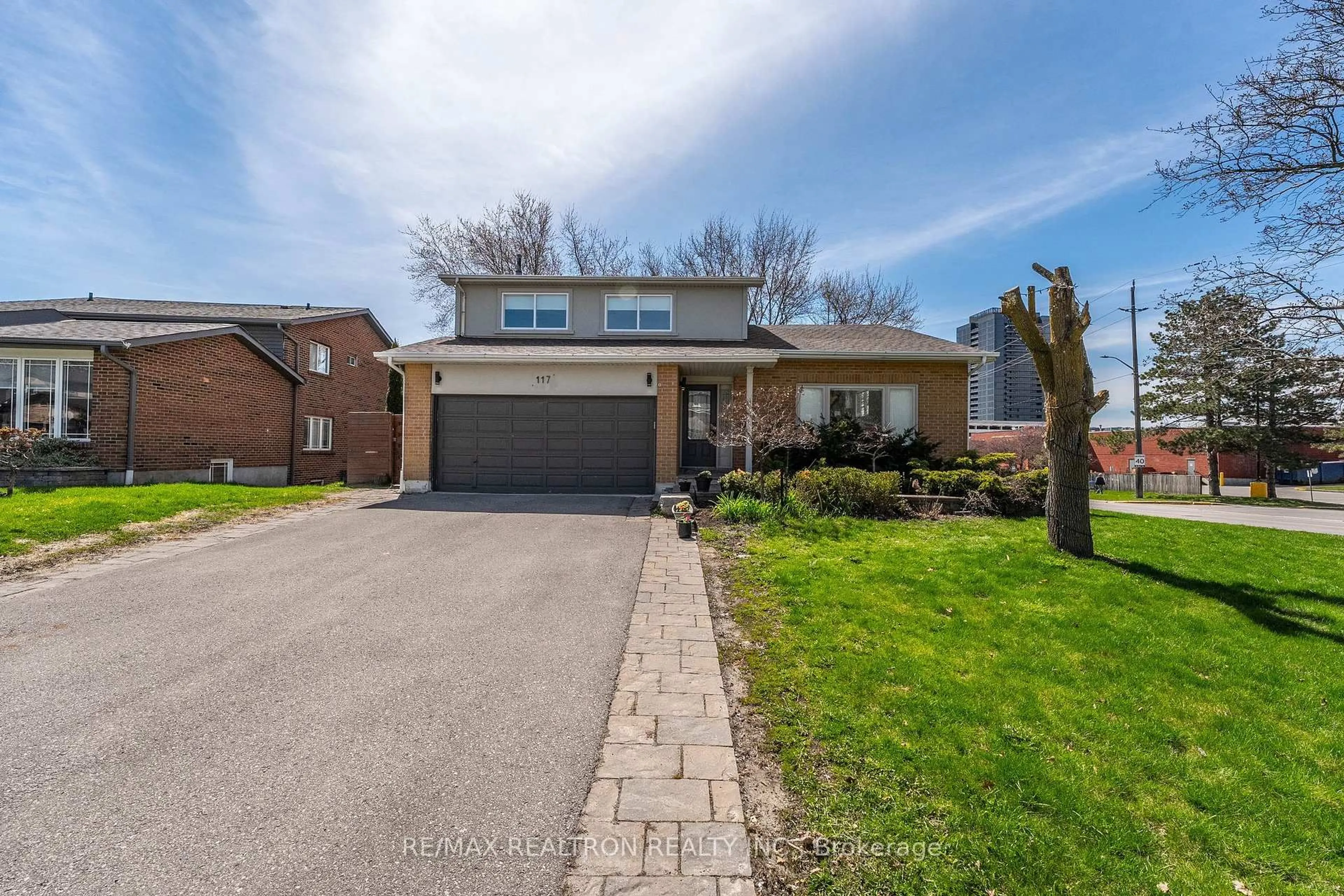 Home with brick exterior material, street for 117 Cardinal Cres, Newmarket Ontario L3Y 5Y5