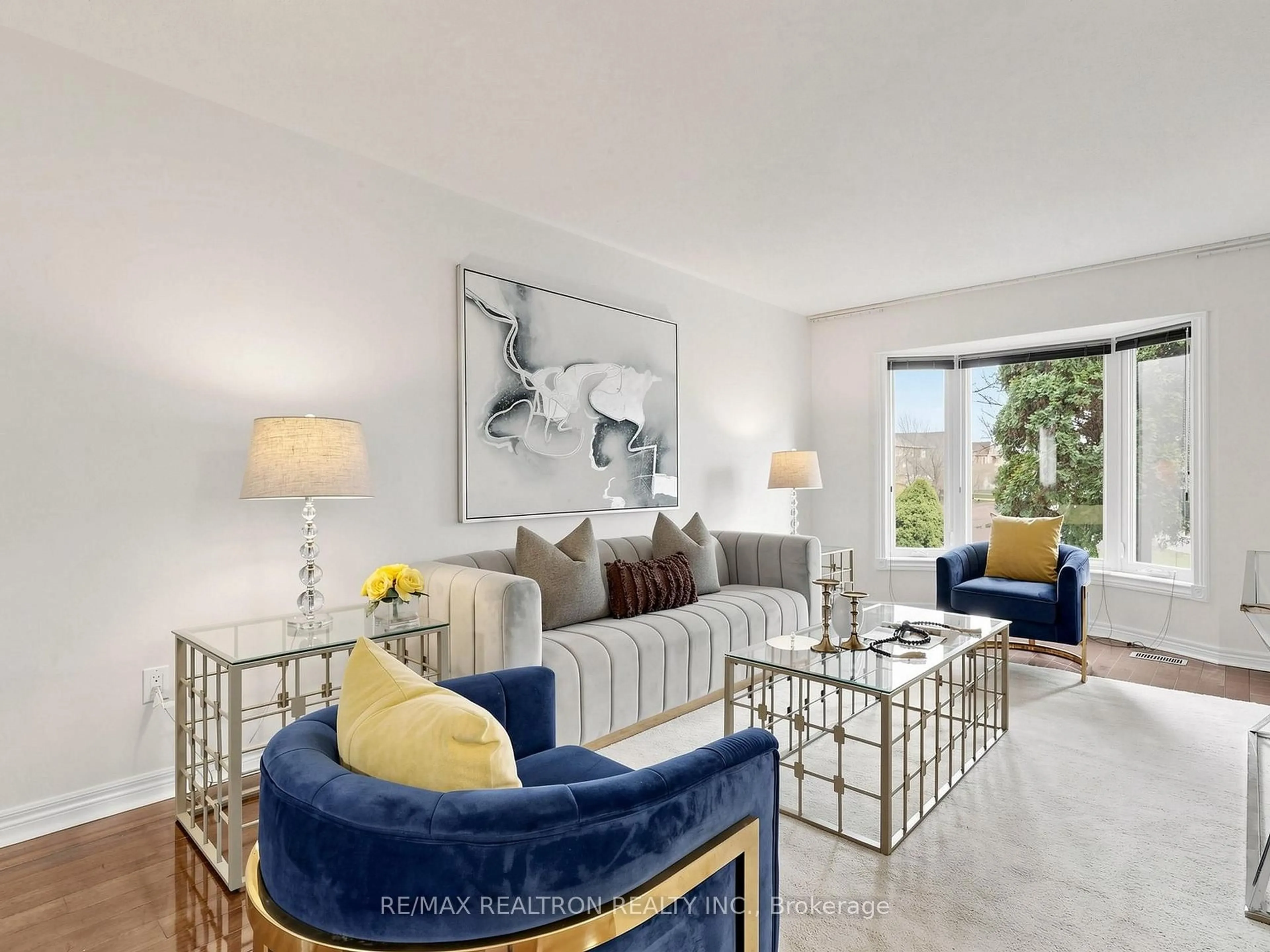 Living room with furniture, unknown for 42 Loyal Blue Cres, Richmond Hill Ontario L4S 1A3